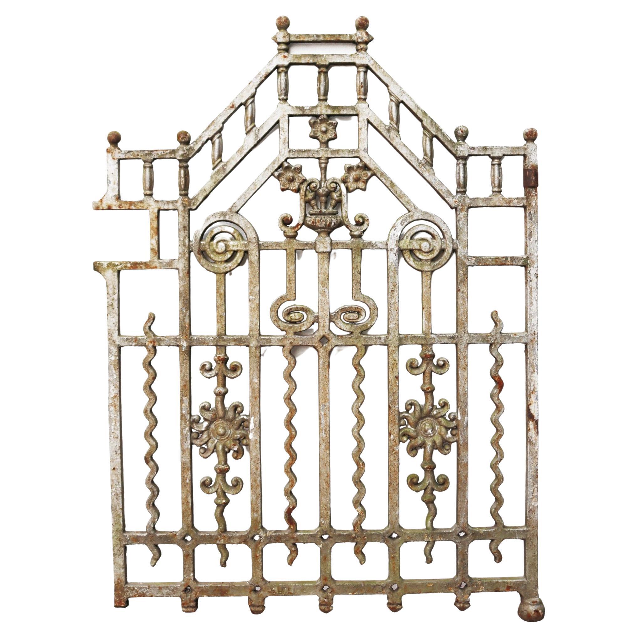 Original Victorian Side Gate in Cast Iron For Sale