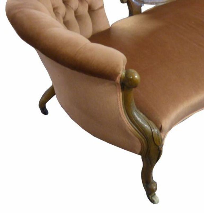 Original viktorianisches Nussbaumsofa mit zwei Enden (19. Jahrhundert) im Angebot