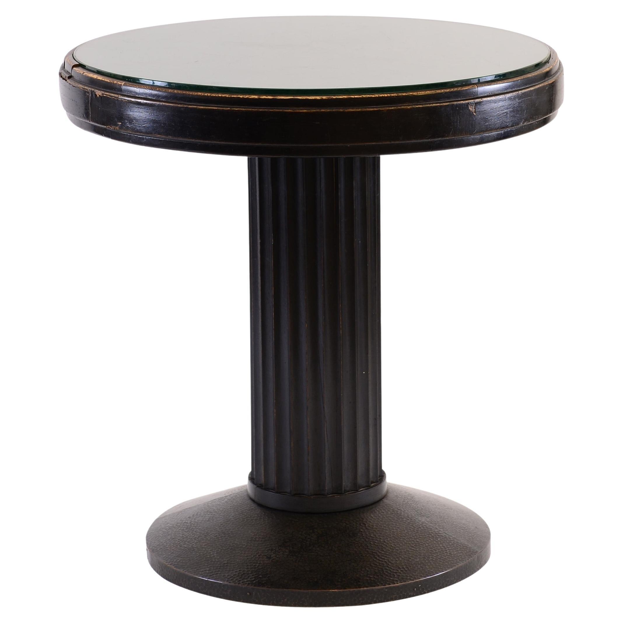 Round coffee-table with fluted stem. Typical Viennese works from circa 1908.
 