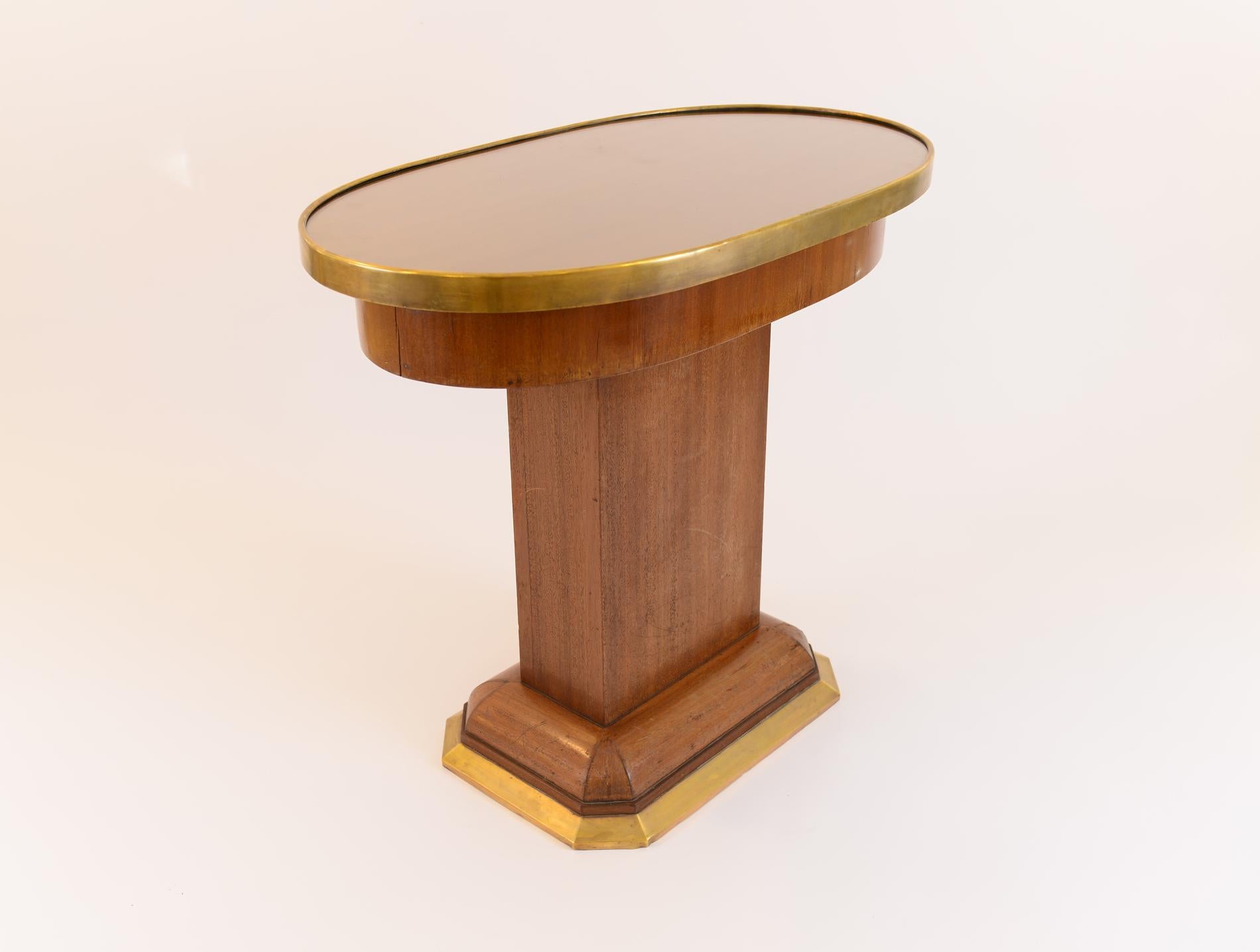 Original Wiener ovaler Mahagoni-Couchtisch aus dem frühen 20. Jahrhundert 1910 (Handgefertigt) im Angebot