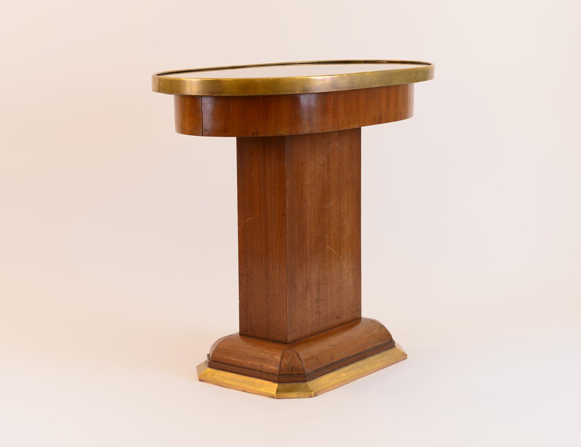 Original Wiener ovaler Mahagoni-Couchtisch aus dem frühen 20. Jahrhundert 1910 im Zustand „Gut“ im Angebot in Vienna, AT