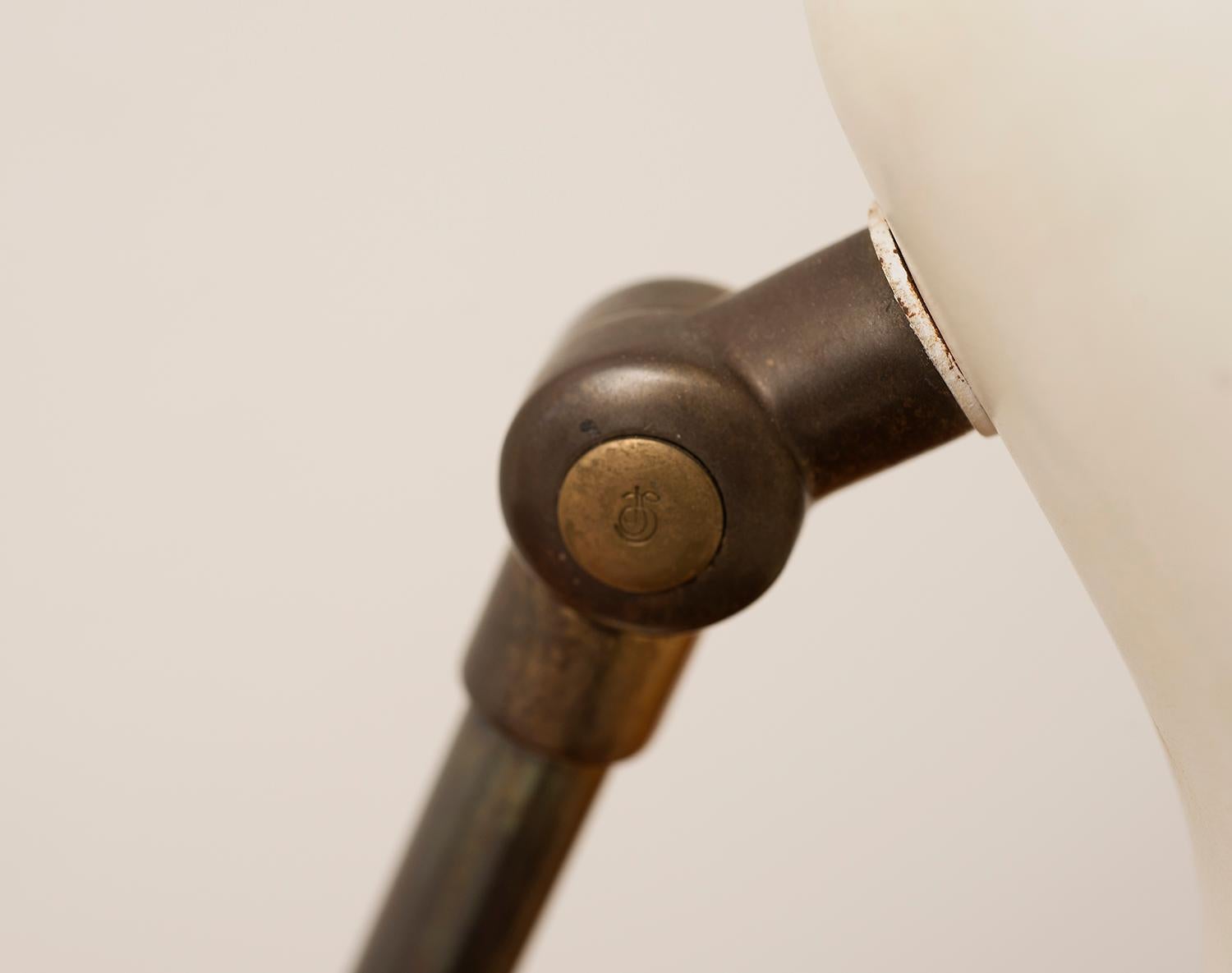 Laccato Lampada da tavolo originale di Vilhelm Lauritzen per Louis Poulsen, Danimarca, 1942 in vendita