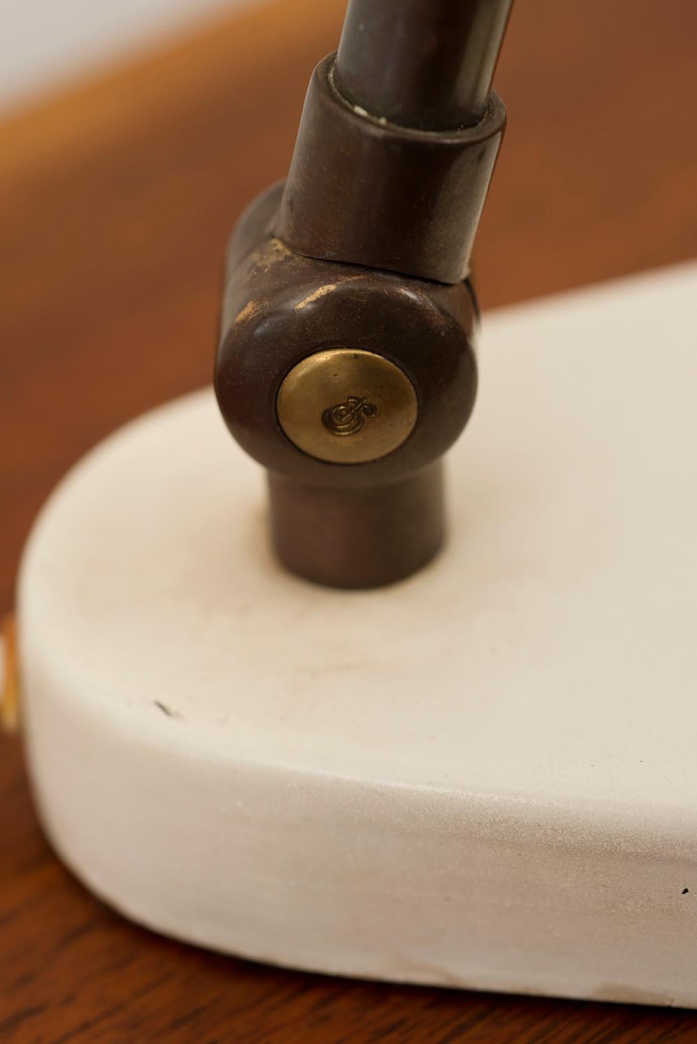 Lampada da tavolo originale di Vilhelm Lauritzen per Louis Poulsen, Danimarca, 1942 In condizioni buone in vendita a Sylacauga, AL