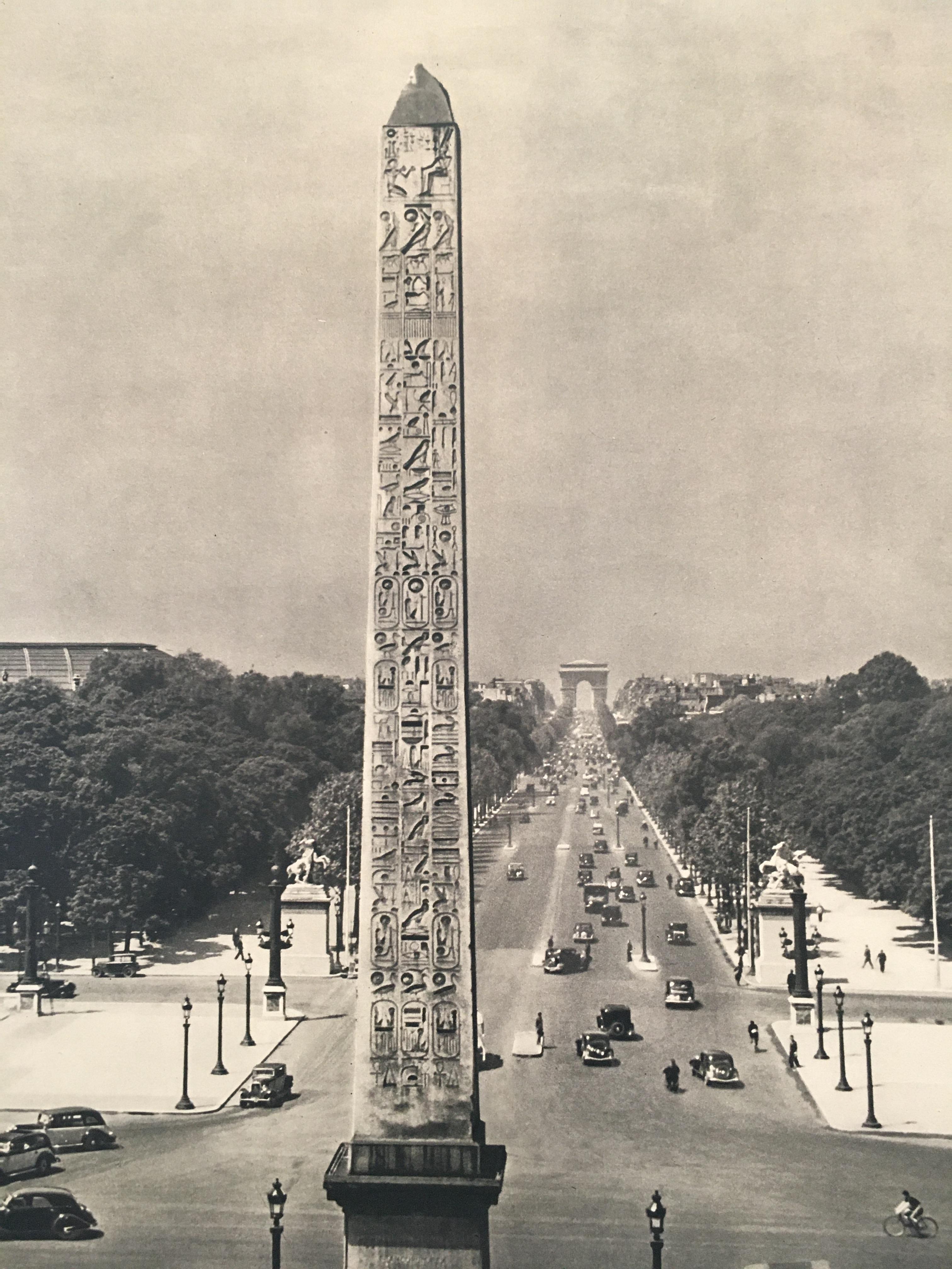 Affiche touristique originale du gouvernement français des années 1950 'Champs-Elysées'

Il s'agit d'une affiche touristique originale, imprimée et publiée à Paris par le gouvernement français.

Artiste :
Schall 

Année :
vers