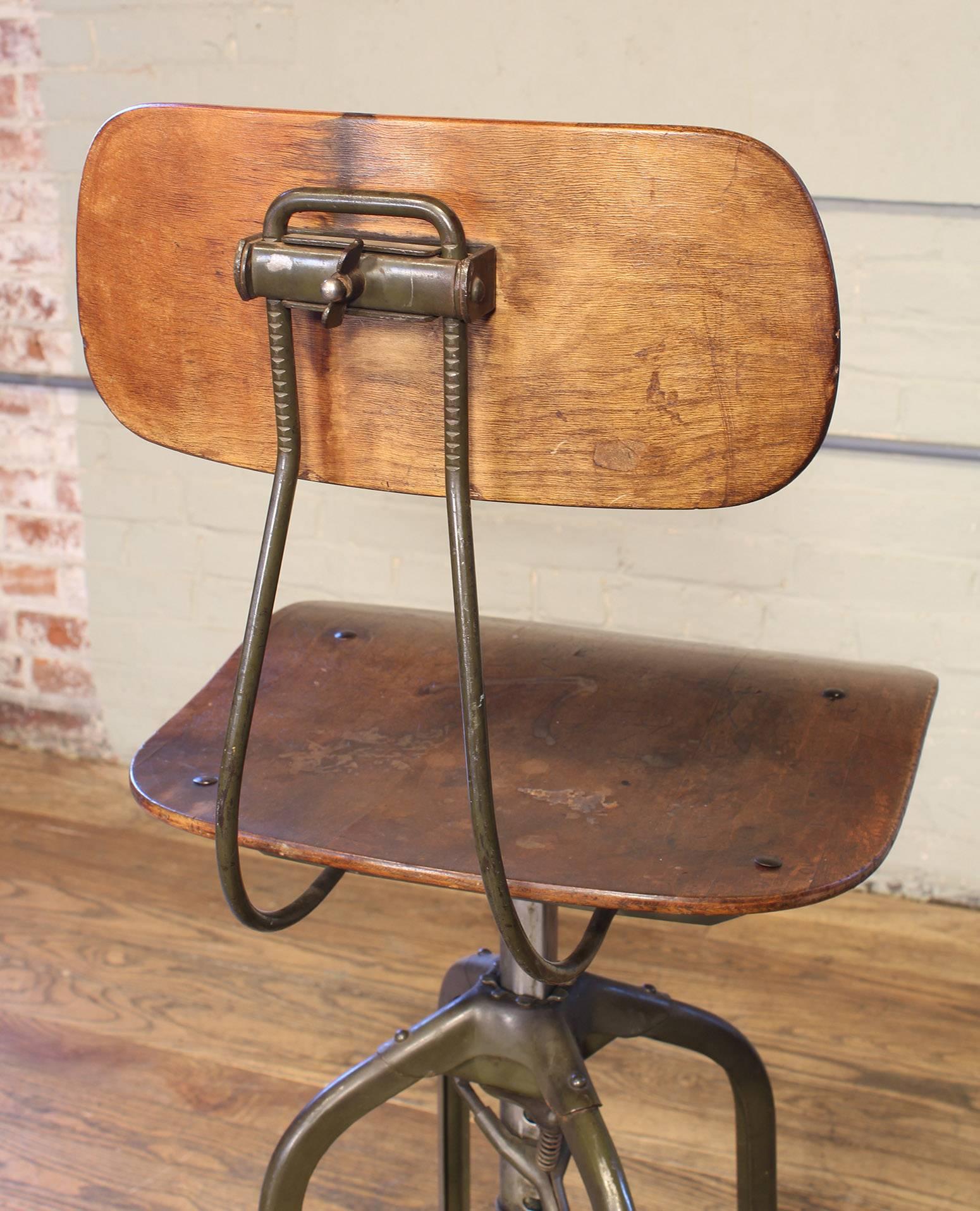 Original Vintage Adjustable Toledo Bar Stool Drafting Chair In Distressed Condition In Oakville, CT
