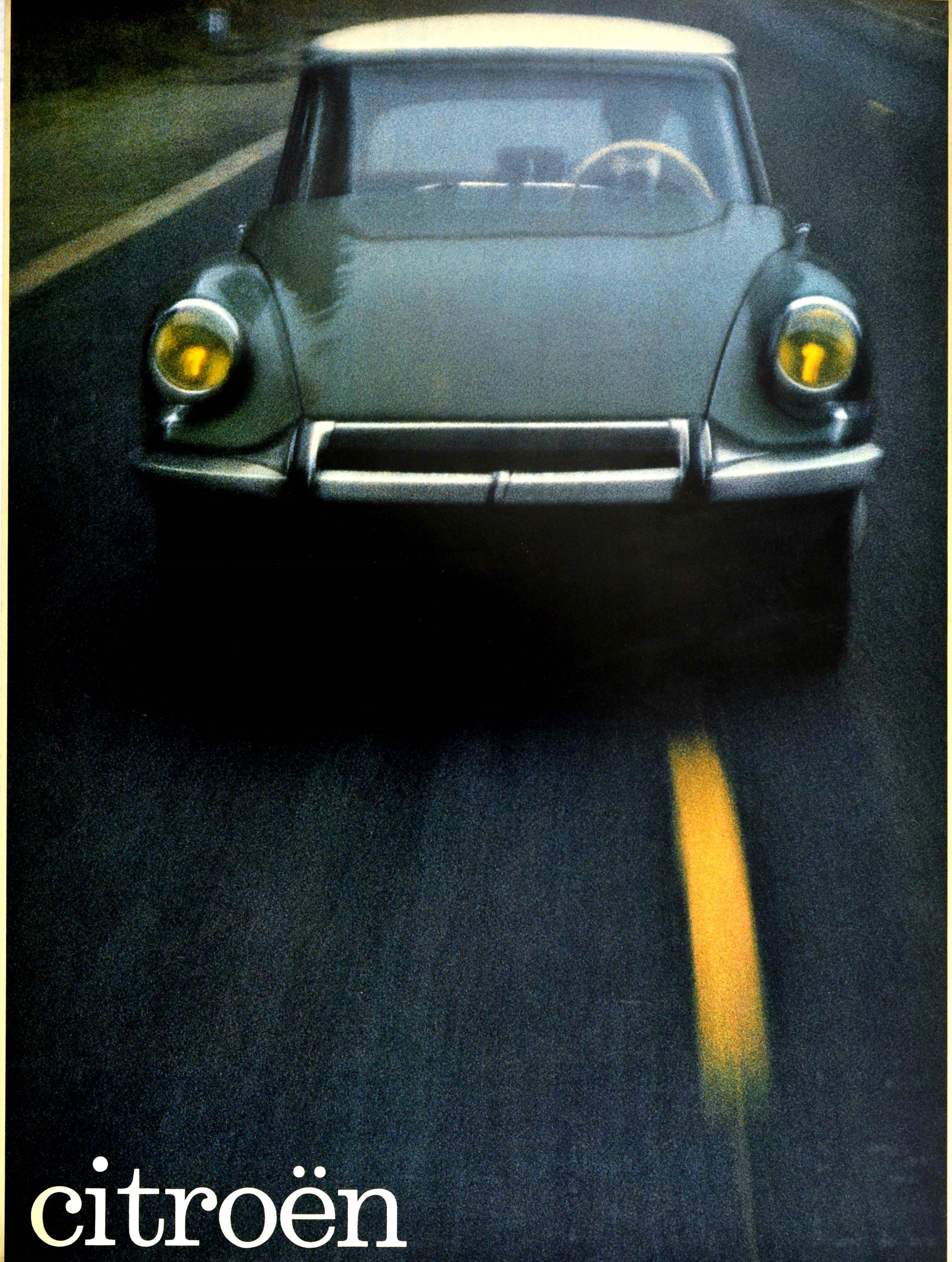 Français Affiche publicitaire originale Citroen DS On The Road Car Design Photograph en vente