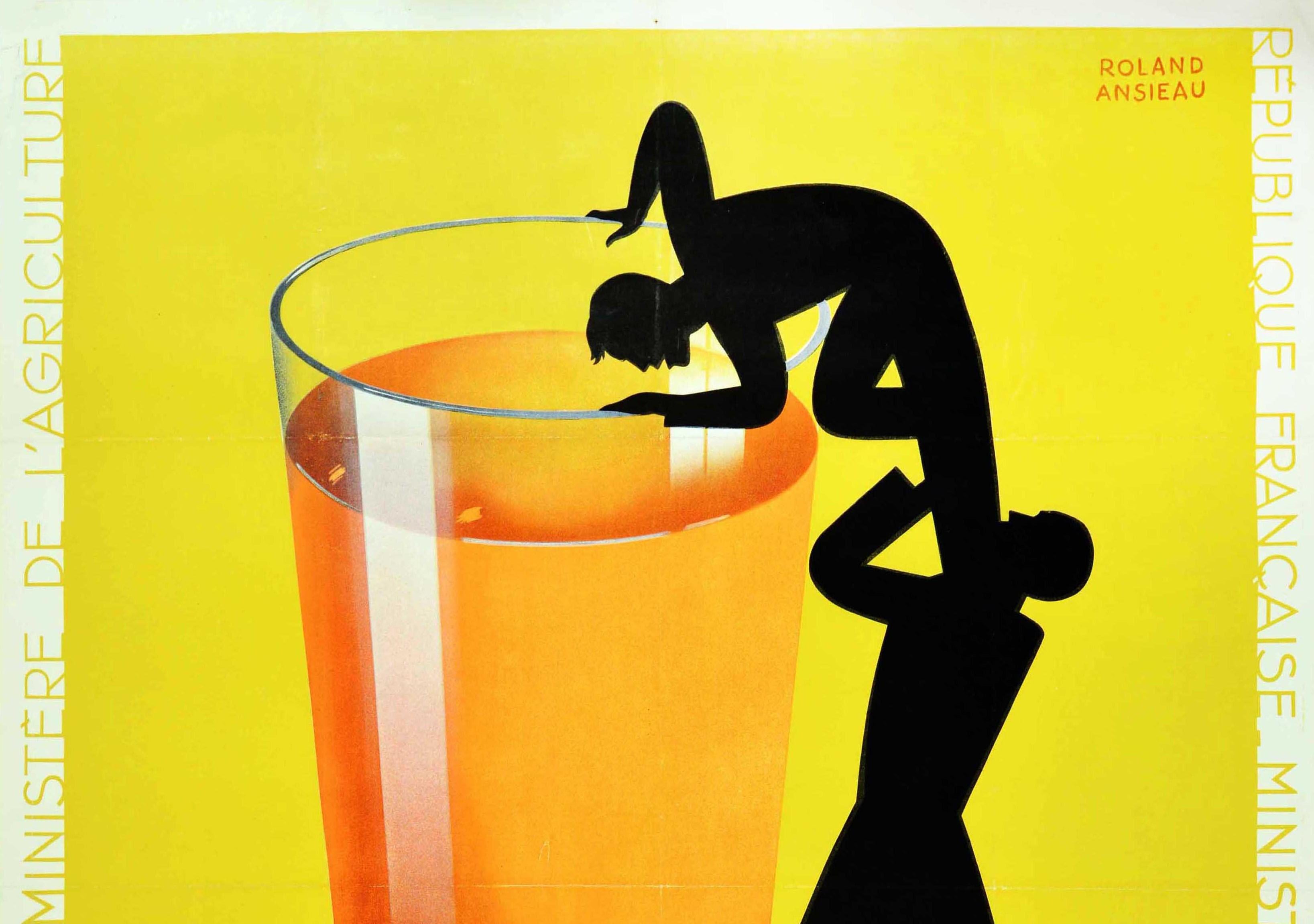 Original vintage advertising poster - Buvez Du Cidre Vous Vivrez Vieux - featuring a great Art Deco design by the French graphic artist Roland Ansieau (1901-1987) depicting the silhouette figures of a man holding up another man leaning over a large