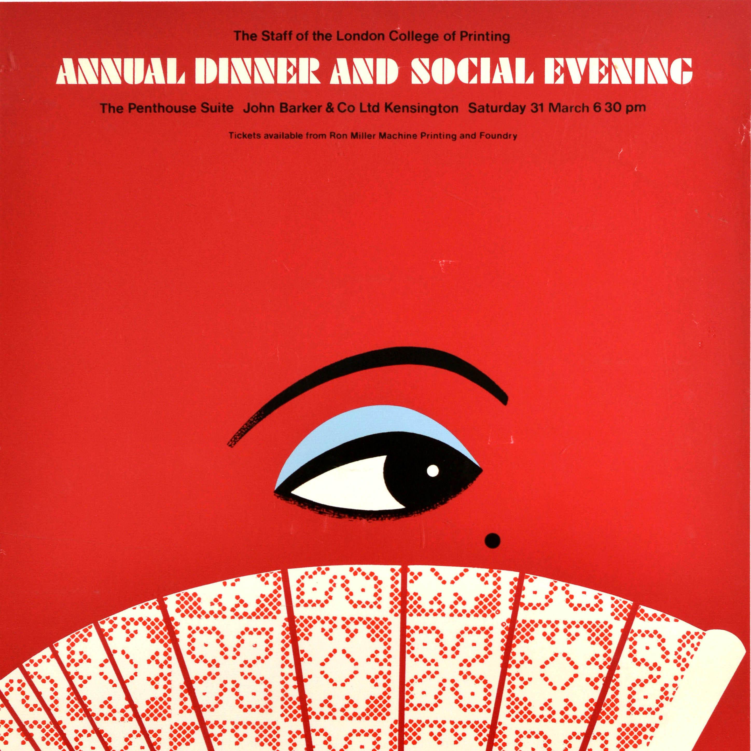 Poster pubblicitario originale d'epoca - The Staff of the London College of Printing Annual Dinner and Social Evening - con un'illustrazione del noto artista Tom Eckersley (1914-1997) che raffigura un ventaglio di pizzo con disegno di fiori bianchi