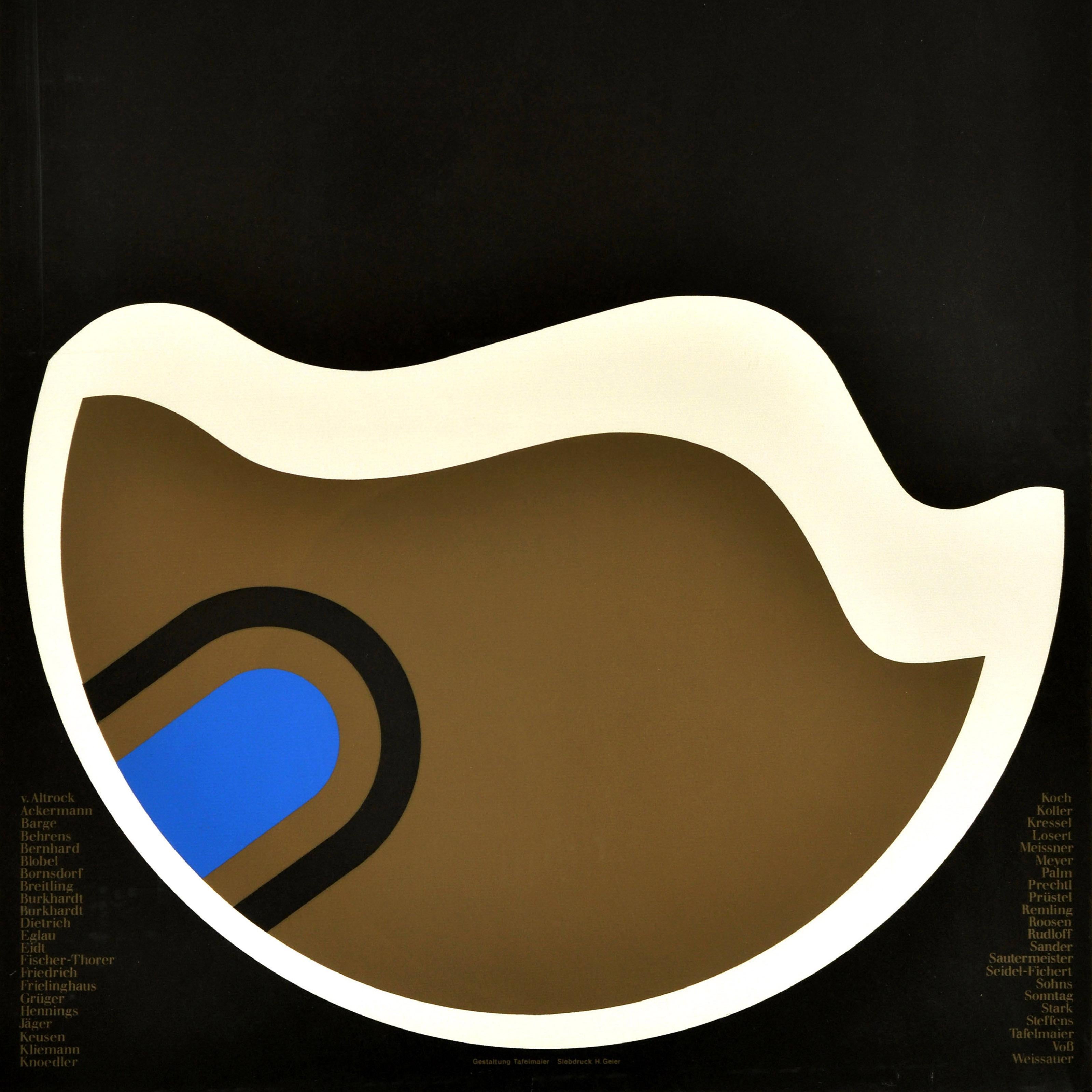 Manifesto originale d'epoca per una mostra sulla Nuova Grafica Tedesca / Neue Deutsche Graphik tenutasi allo Stadttheater dal 30 giugno al 21 luglio 1968, caratterizzato da un audace design grafico marrone, bianco e blu su sfondo nero con il testo