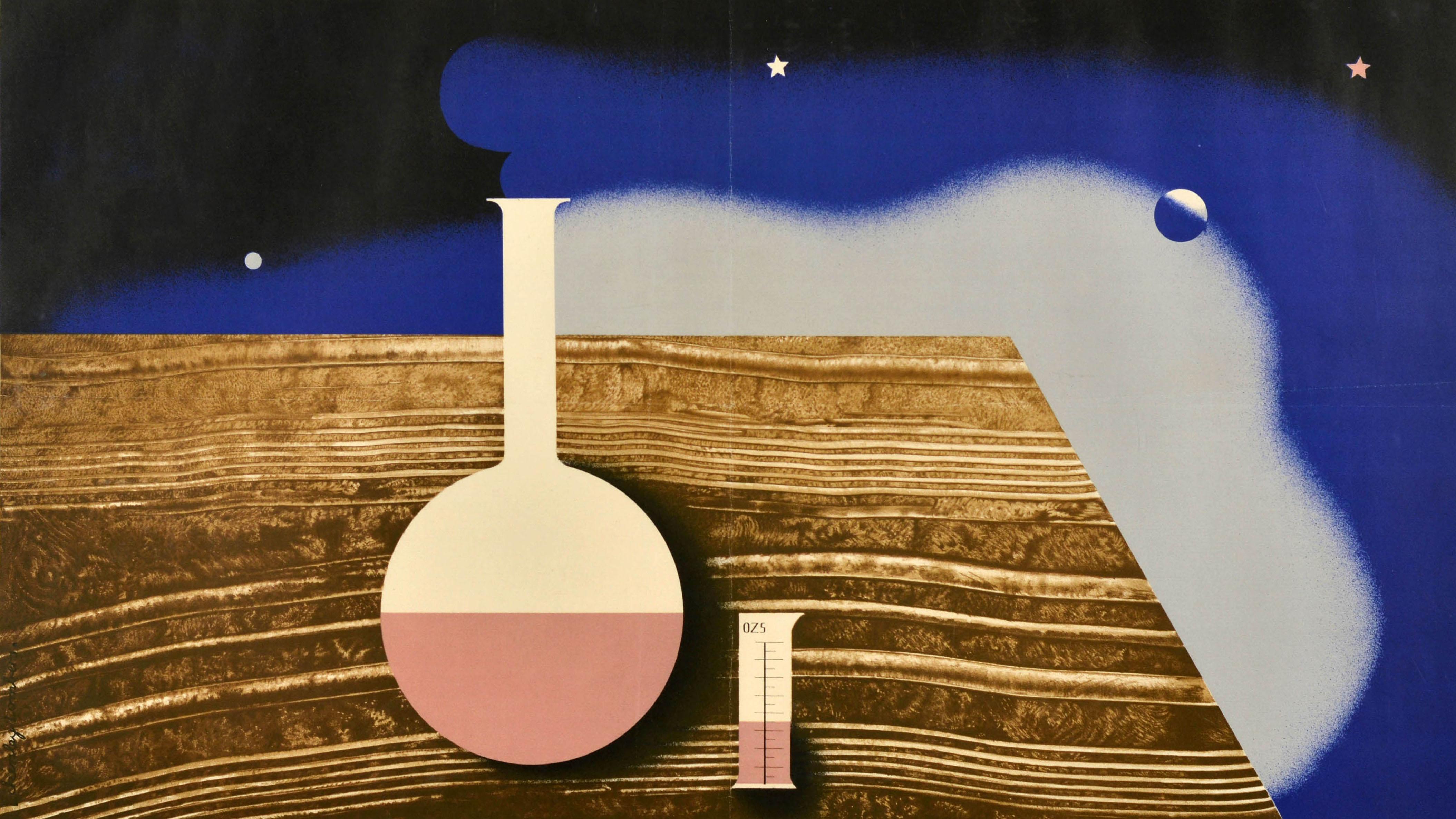 Original Vintage-Reise-Werbeplakat von Shell - You can be sure of Shell Wissenschaftler bevorzugen Shell - mit einer wissenschaftlichen Illustration, die einen chemischen Glaskolben und einen Messbecher auf einem Holztisch mit blauem und weißem
