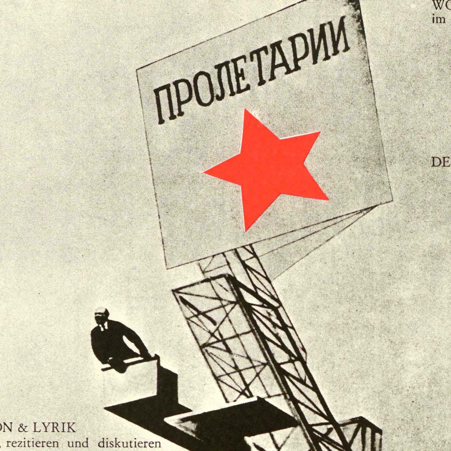 Original-Werbeplakat für eine Veranstaltungsreihe 50 Jahre Sowjet Kunst / 50 Years of Soviet Art im Kommaklub unter der Schirmherrschaft des Oberbürgermeisters der Stadt München mit einem Schwarz-Weiß-Bild von Wladimir Lenin, der sich auf einer