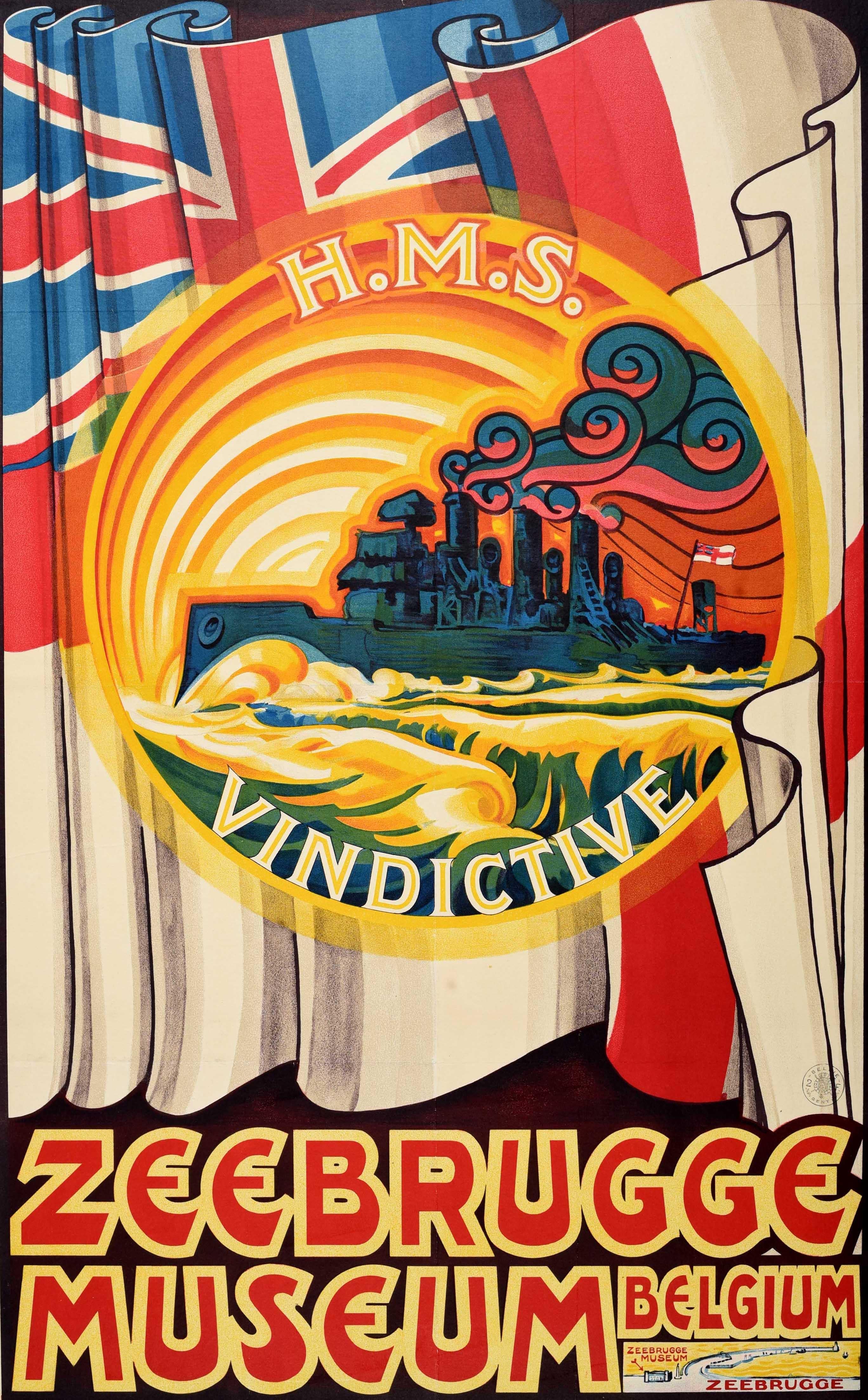 Original Vintage-Werbeplakat für das Zeebrugge Museum Belgien mit einem farbenfrohen, kühnen Entwurf von Maurice Sieron (1879-1970) des Kreuzfahrtdampfers H.M.S. Vindictive, der in den Sonnenuntergang segelt, mit Rauchspiralen, die in den Himmel