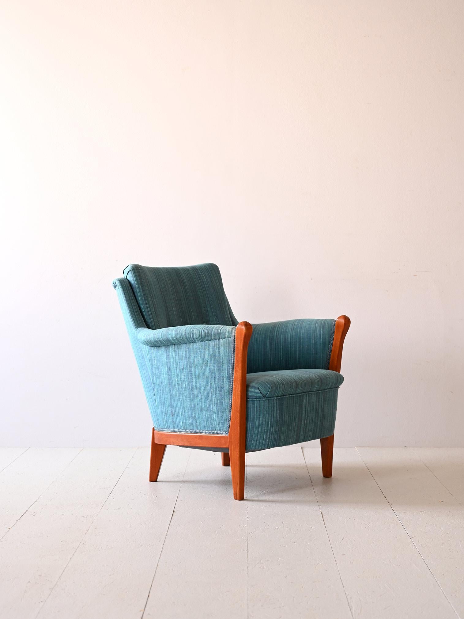Vintage-Sessel aus den 1960er Jahren aus skandinavischer Produktion.
Die Polsterung und der Stoff sind original und in gutem Zustand.

Guter Zustand. Es wurde eine konservative Restaurierung mit natürlichen Produkten durchgeführt. Es kann einige