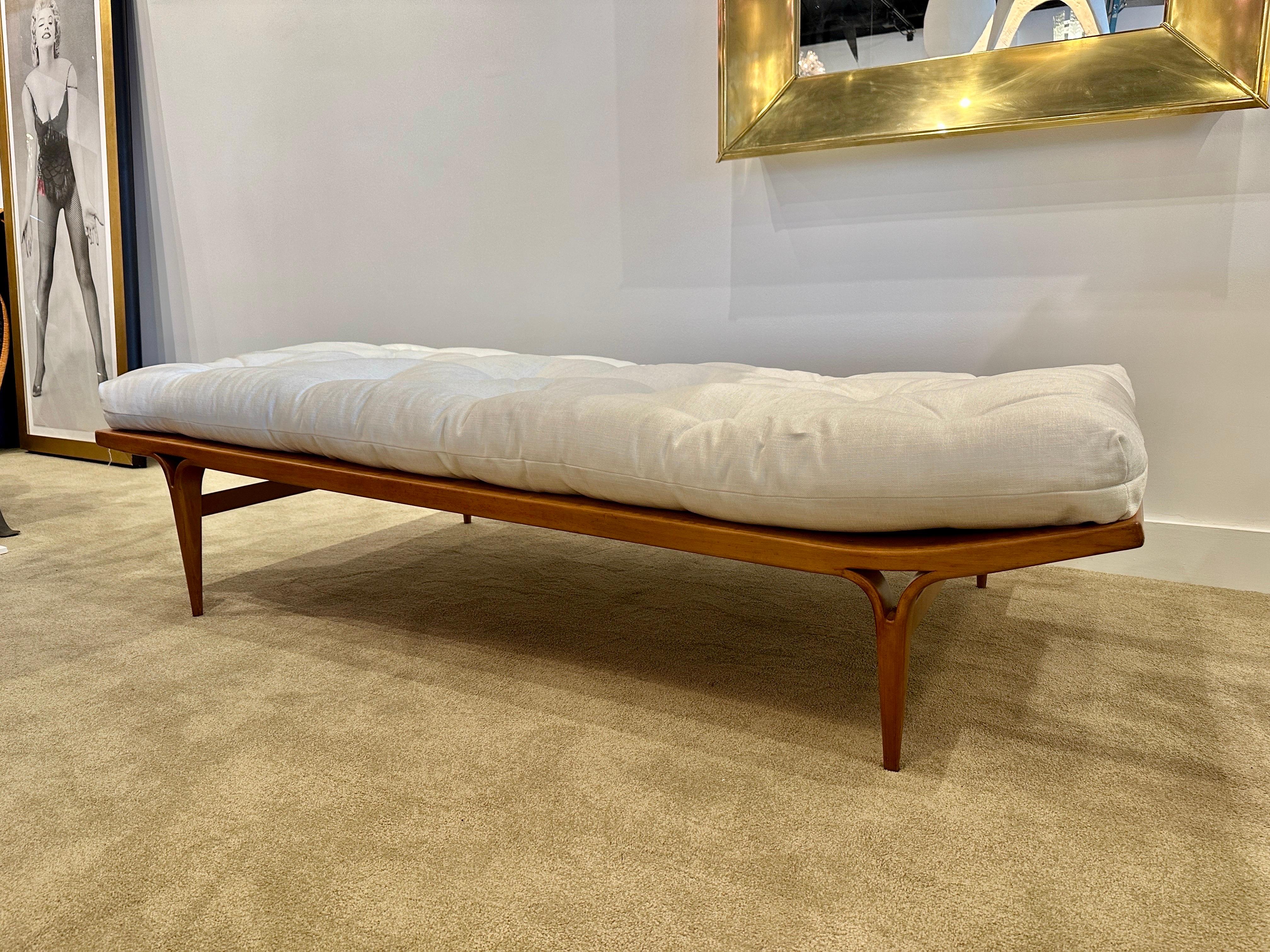 A totally original piece from Bruno Mathsson for Firma Karl Mathsson, with a newly upholstered cushion in a cotton/linen thick weave natural fabric (preserving the original design). This model was originally shown at the Berlin International