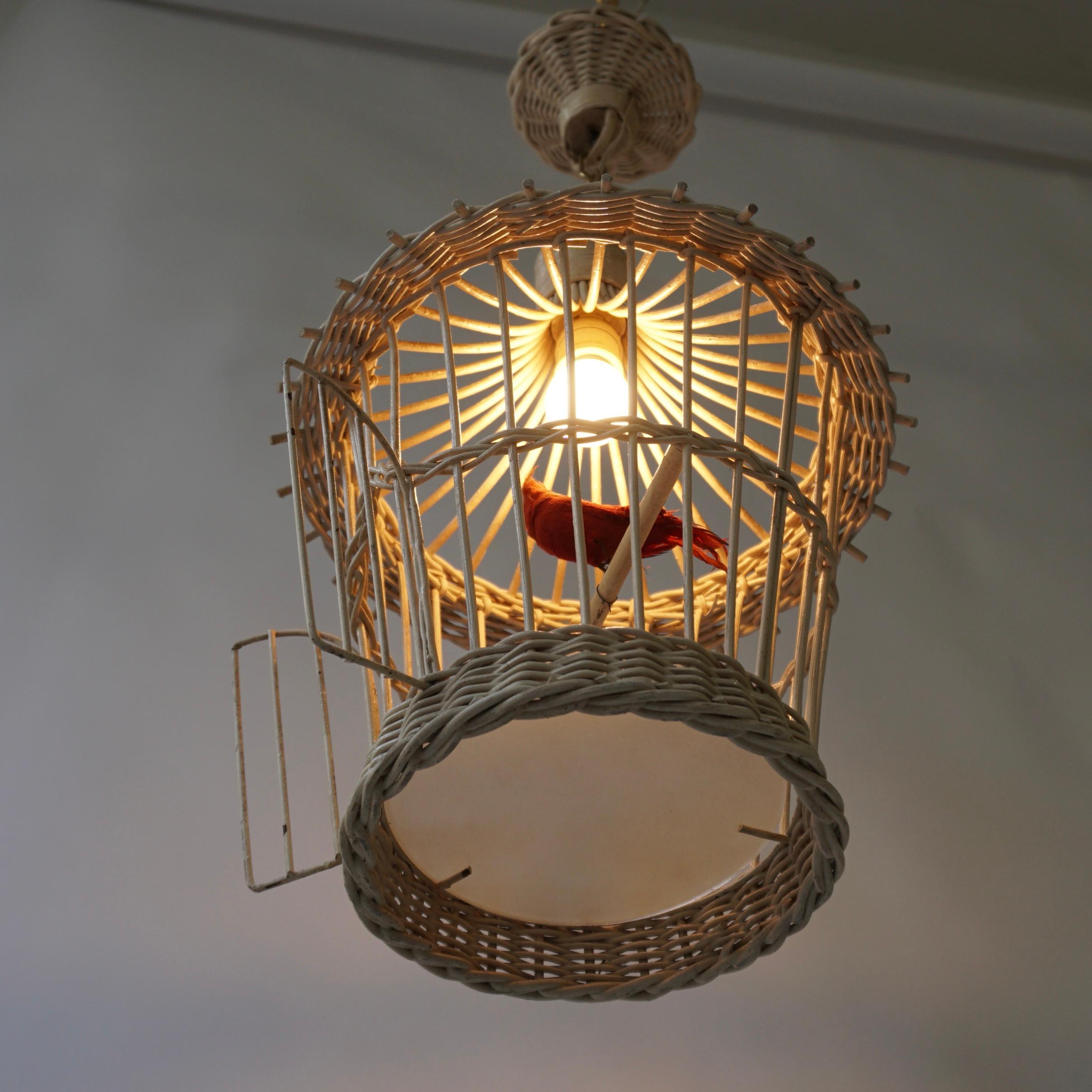 Original Vintage Birdcage Pendant Lamp in White Rattan In Good Condition For Sale In Antwerp, BE