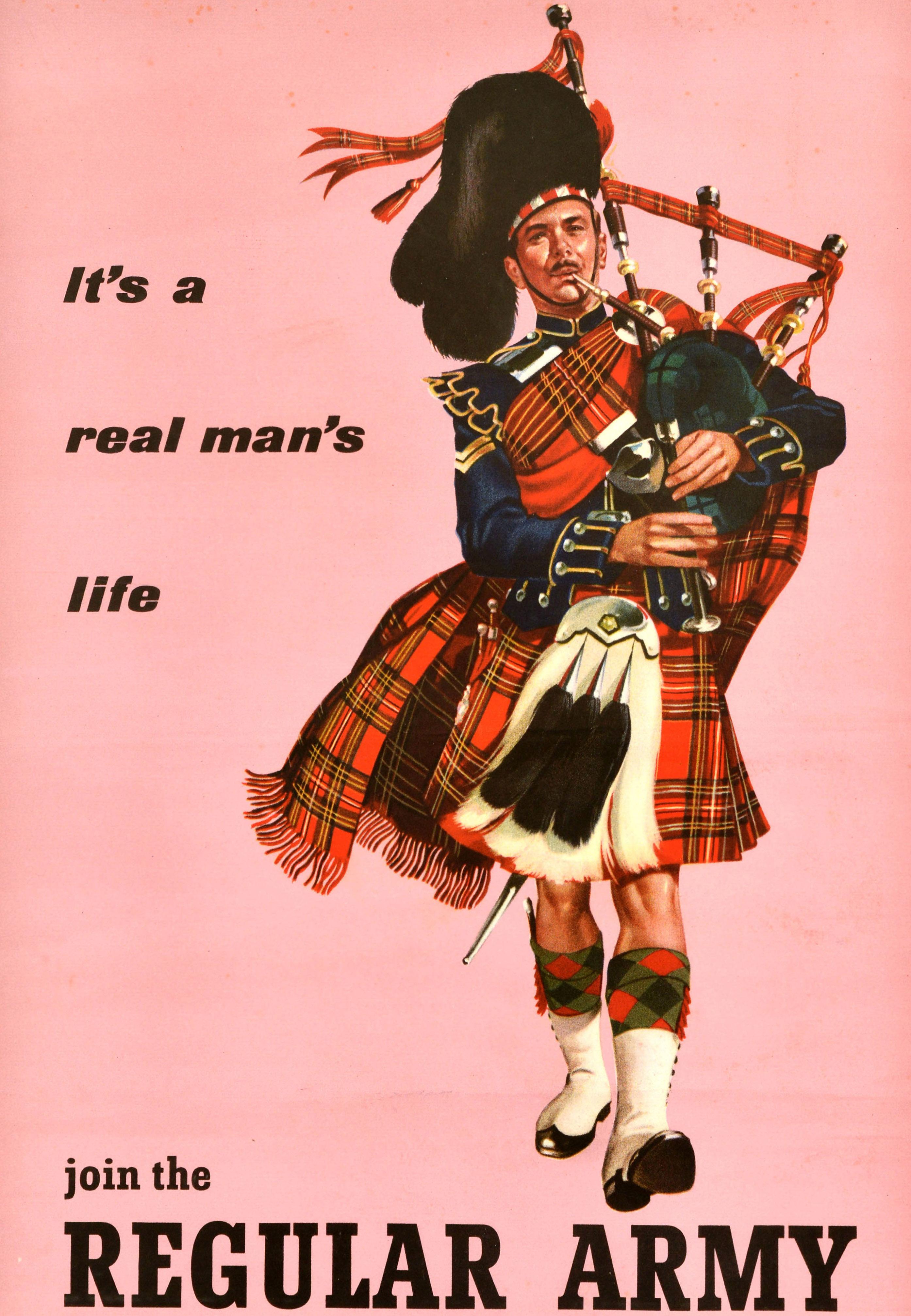 Originales Rekrutierungsplakat der britischen Armee - It's a real man's life Join the Regular Army - mit einem Soldaten des schottischen Regiments der Scots Guards in traditioneller schottischer Tartan- und Kilt-Uniform, der auf den Betrachter