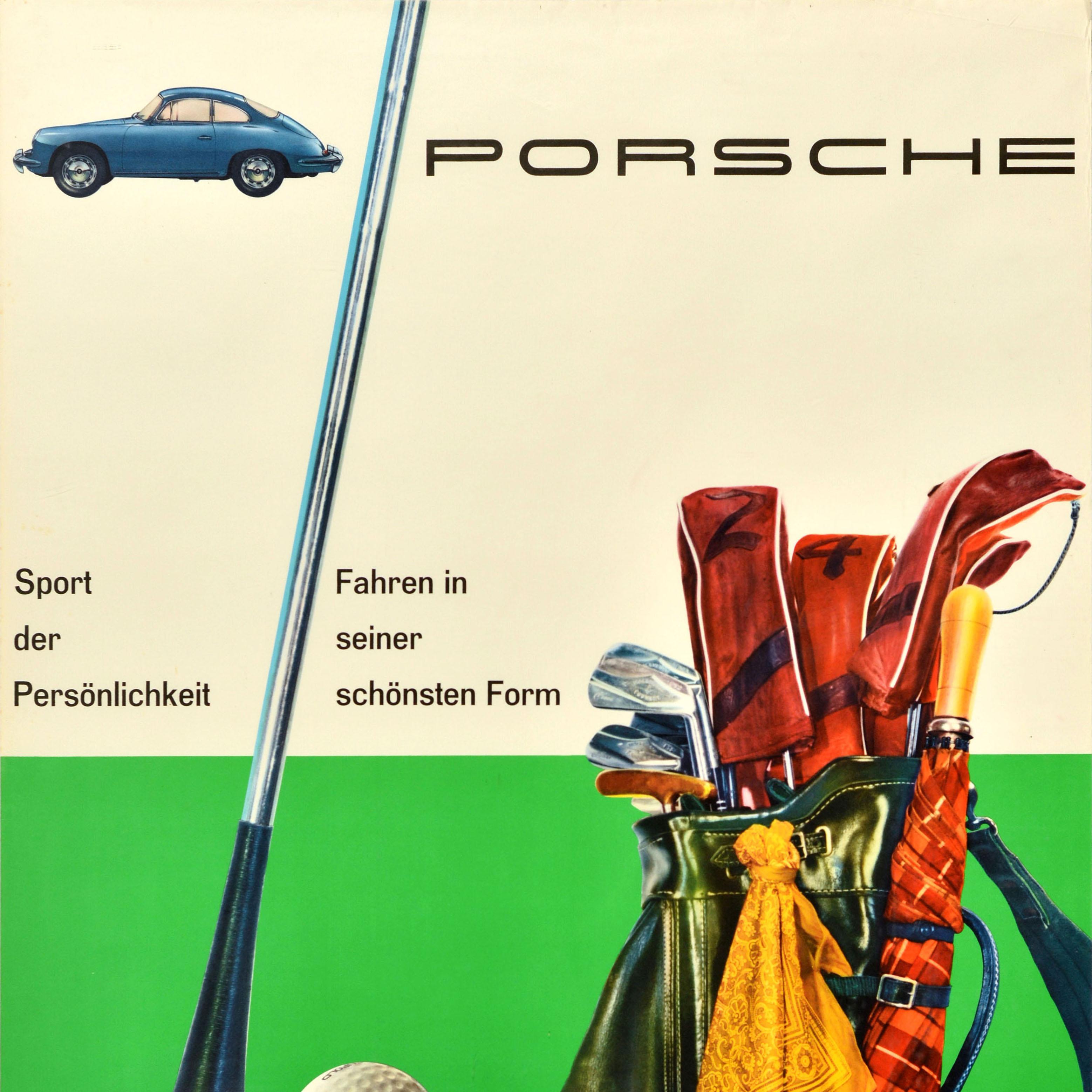 Original Oldtimer-Werbeplakat für Porsche Sport der Personlichkeit Fahren in seiner schonsten Form / Sport of personality Driving in its finest Form mit einer Illustration eines blauen Porsche neben dem Titeltext über einem Bild einer Golftasche und