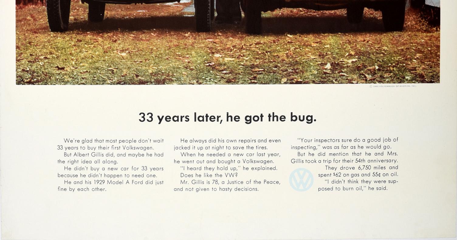Metà XX secolo Poster pubblicitario originale per auto d'epoca Volkswagen Beetle 33 anni dopo Ford A in vendita