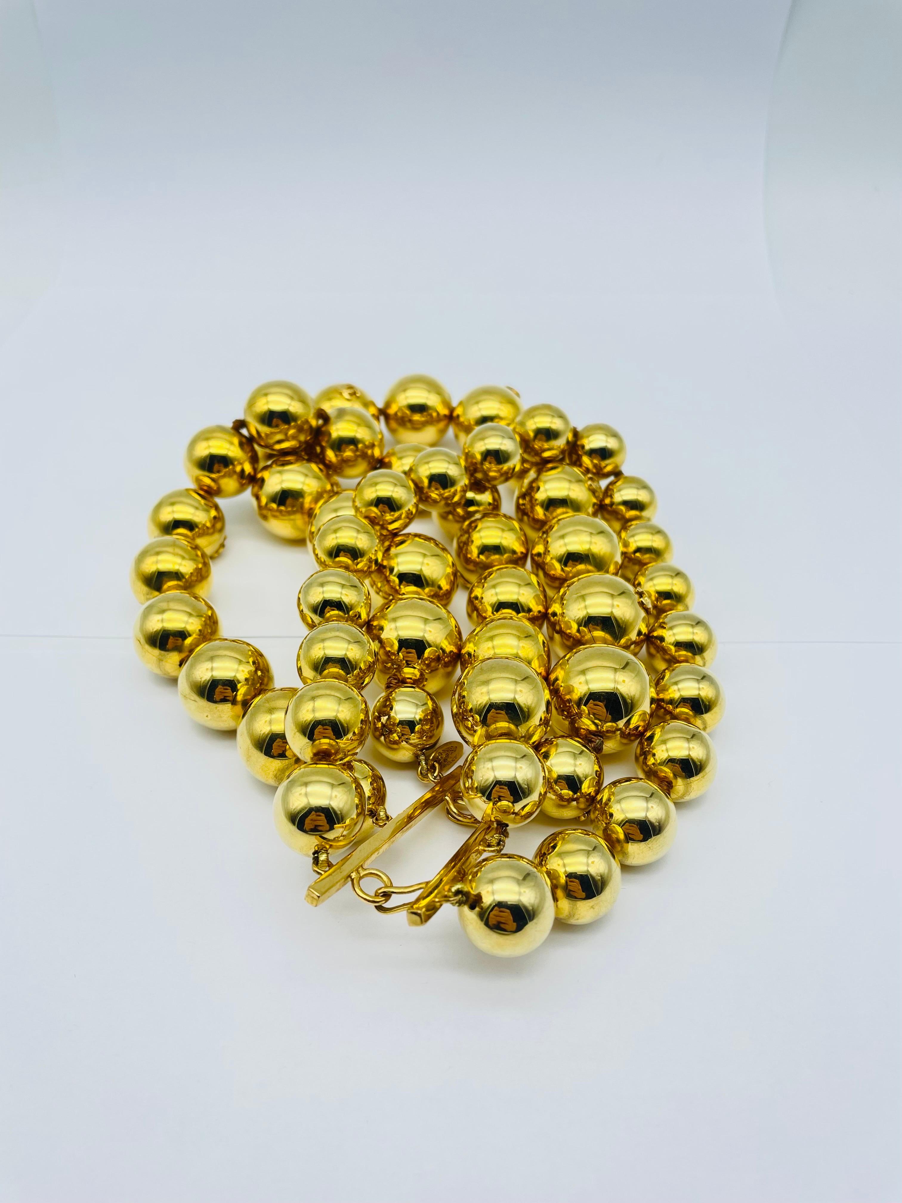 Original Vintage Chanel Gold Logo Perlen-Halskette, selten im Angebot 5