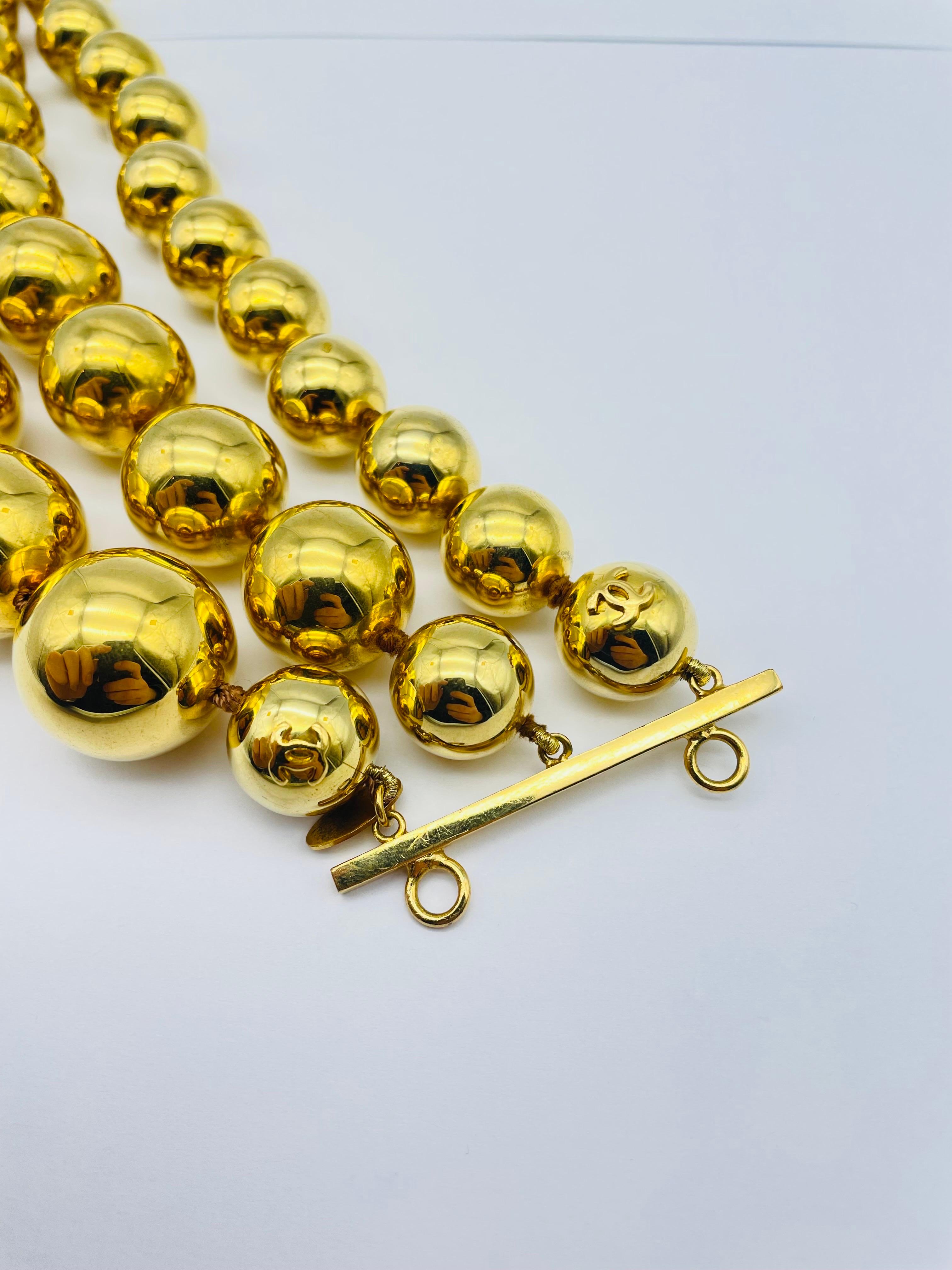 Original Vintage Chanel Gold Logo Perlen-Halskette, selten im Angebot 7