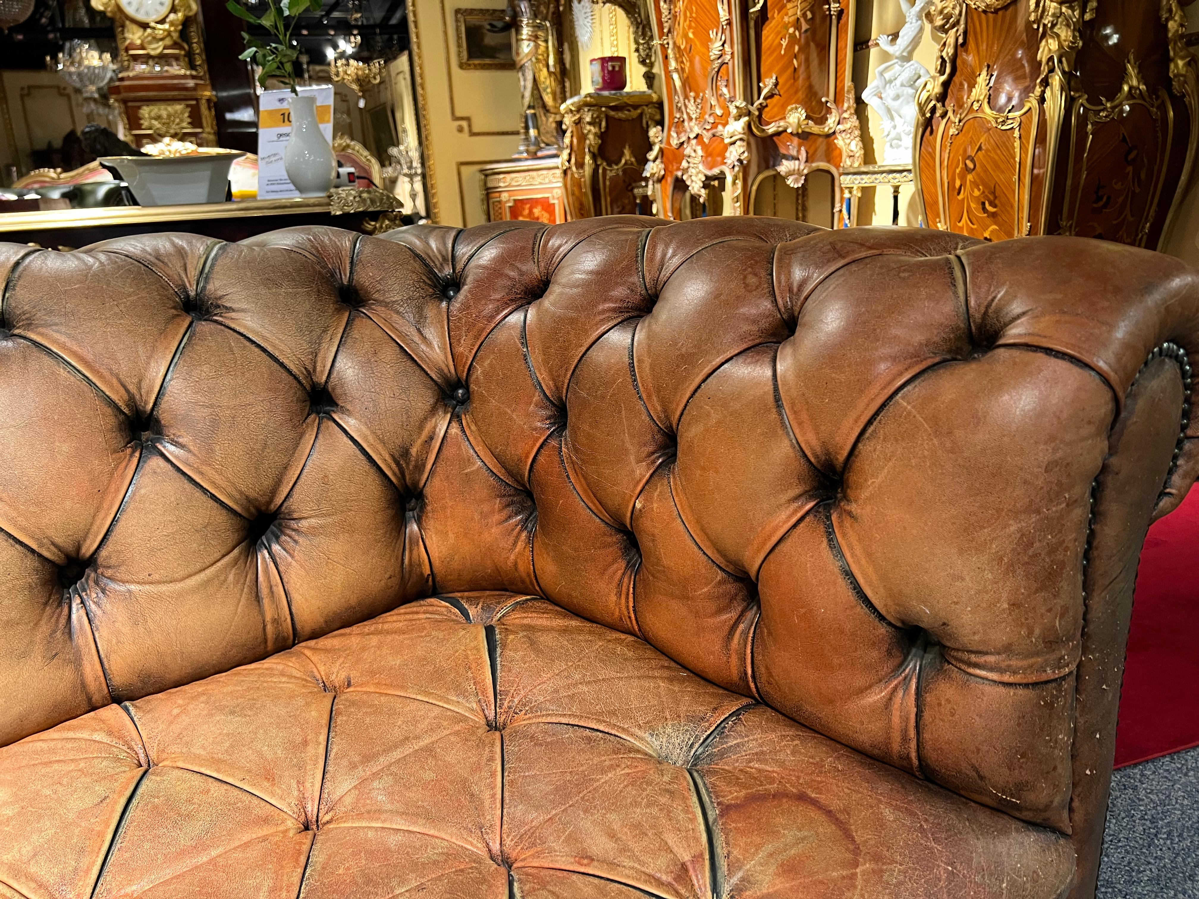Original Vintage Chesterfield Sofa Faded Brown from around 1978 High Quality In Good Condition For Sale In Berlin, DE