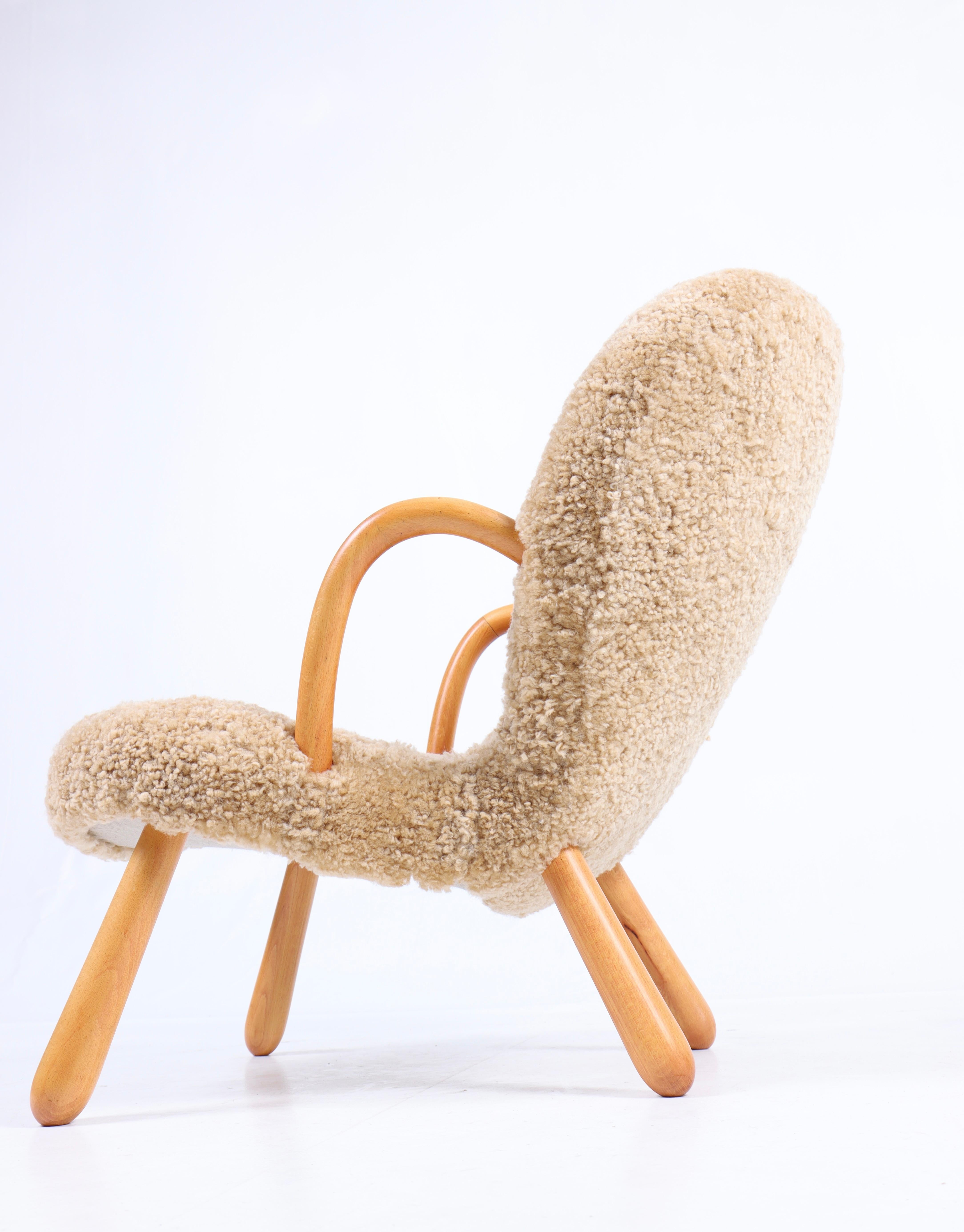 Scandinavian Modern Original Vintage Clam Chair, Danish Modern, 1940s For Sale