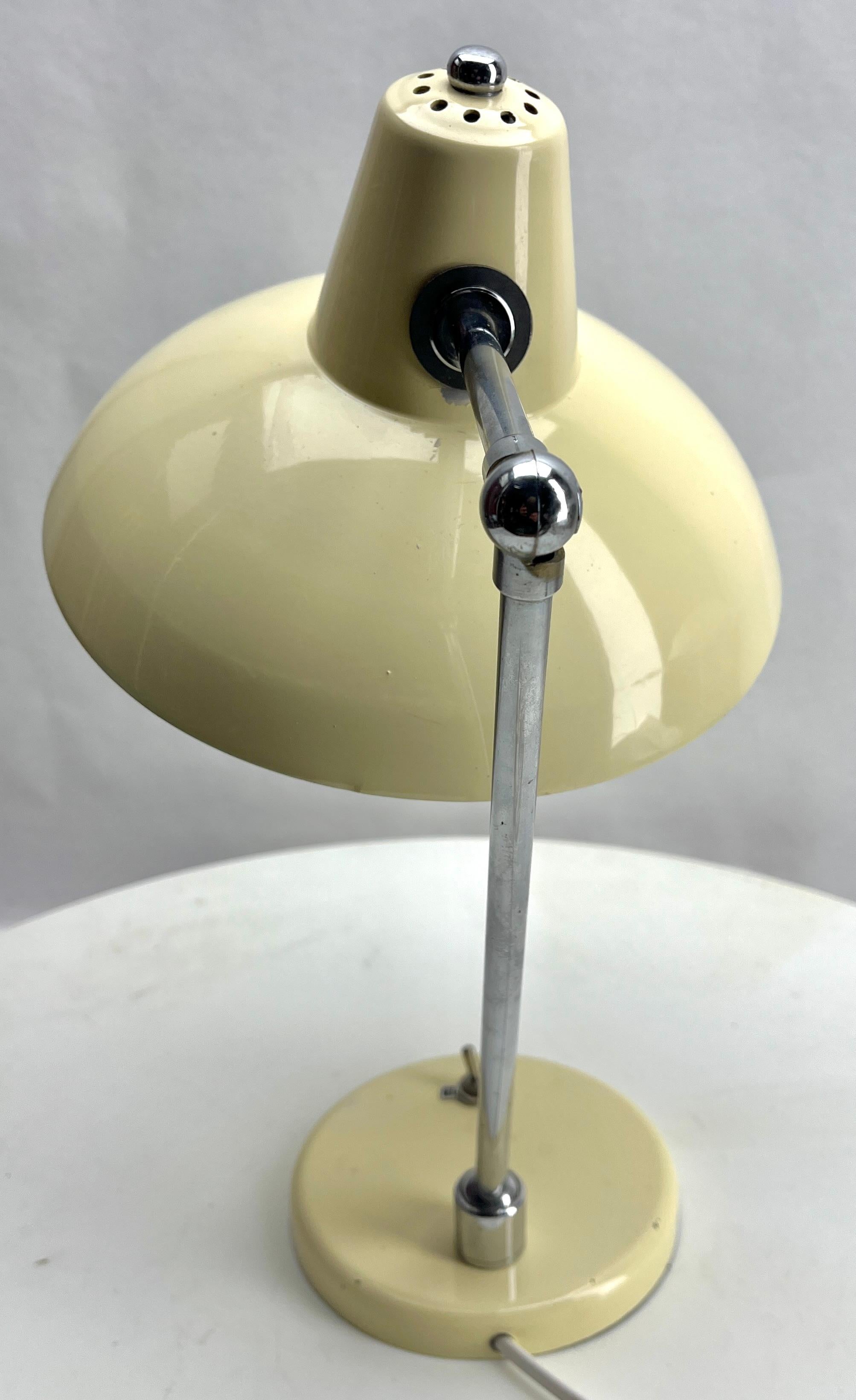 Mid-Century Modern Original Vintage Creme Adjustable Desk/Side Table Lamp 1950s For Sale
