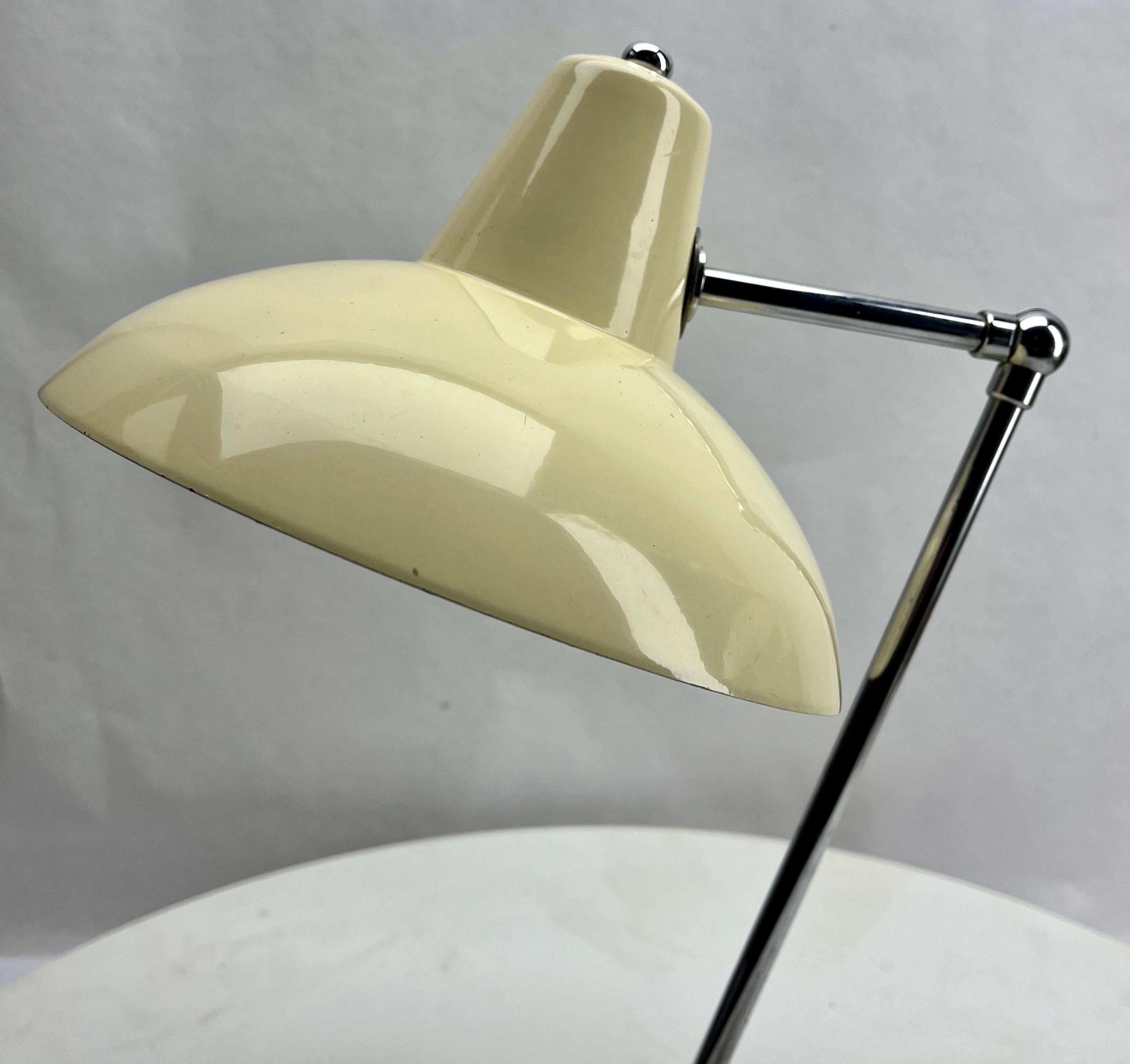 Machine-Made Original Vintage Creme Adjustable Desk/Side Table Lamp 1950s For Sale