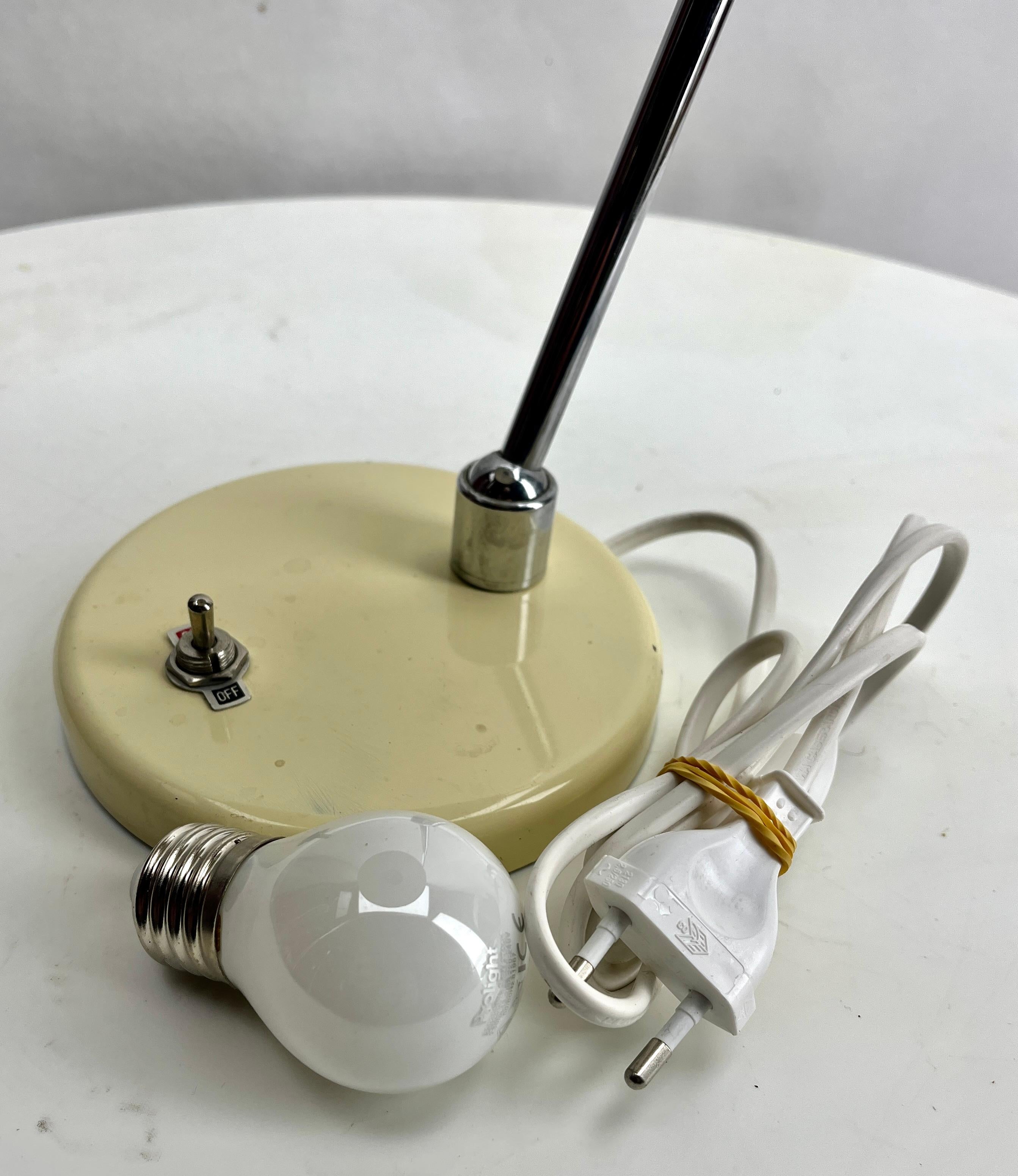 Mid-20th Century Original Vintage Creme Adjustable Desk/Side Table Lamp 1950s For Sale