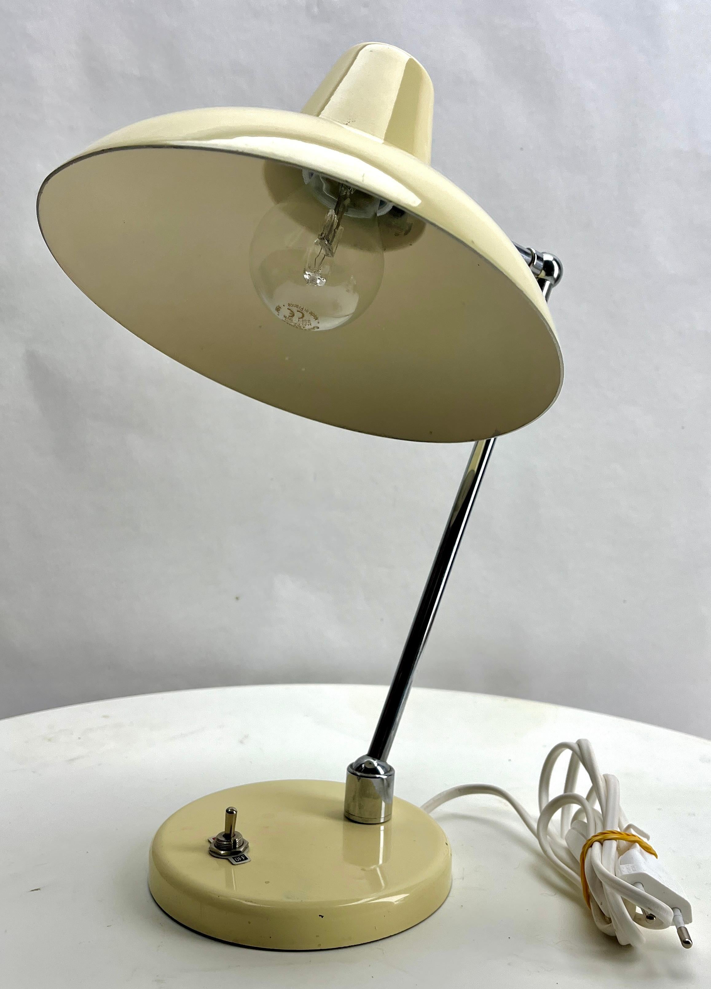 Metal Original Vintage Creme Adjustable Desk/Side Table Lamp 1950s For Sale