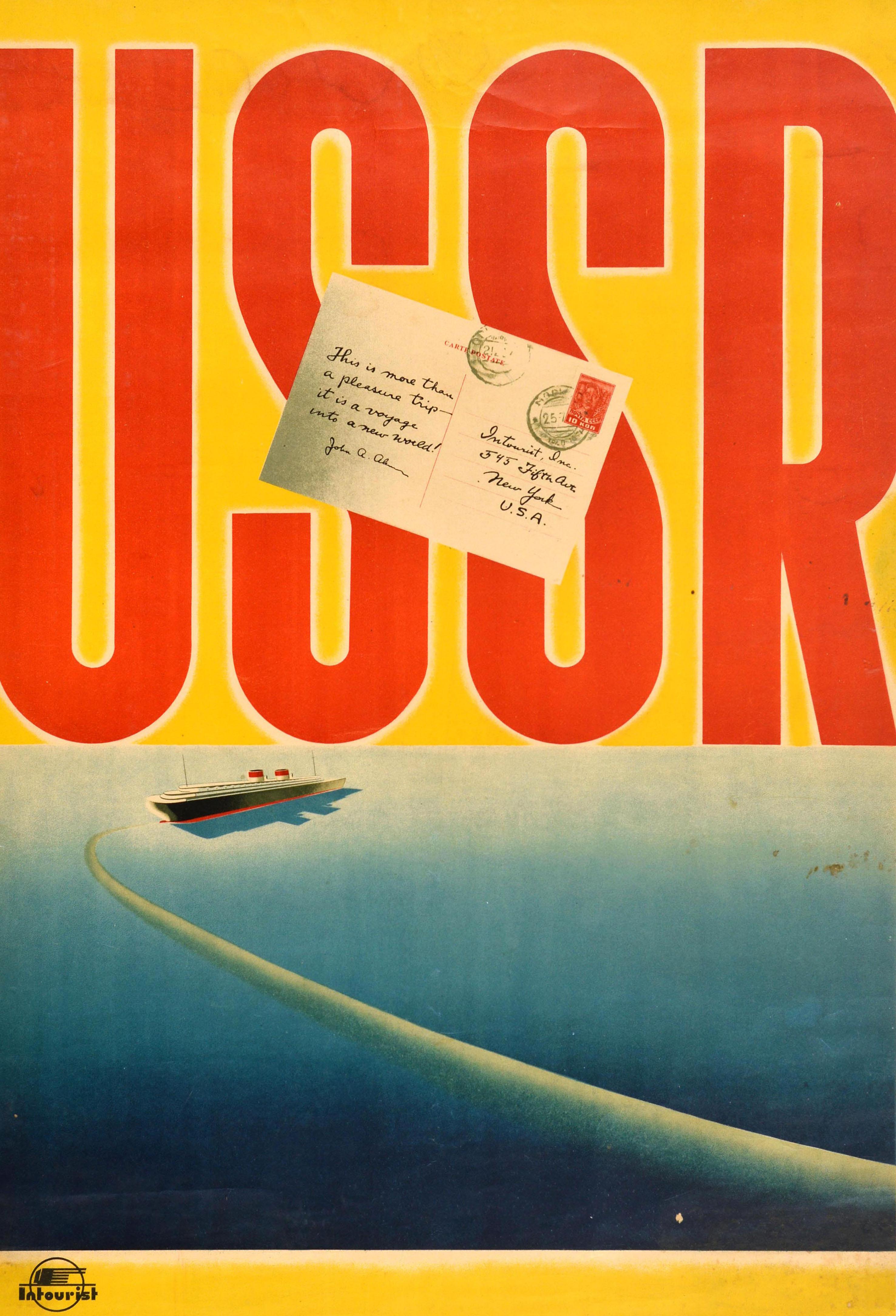 Cartel original de época sobre viajes en crucero, diseñado por el notable artista soviético Nikolai Zhukov (1908-1973), con una gran imagen de un transatlántico navegando en la distancia, el logotipo de Intourist debajo y las letras rojas URSS en