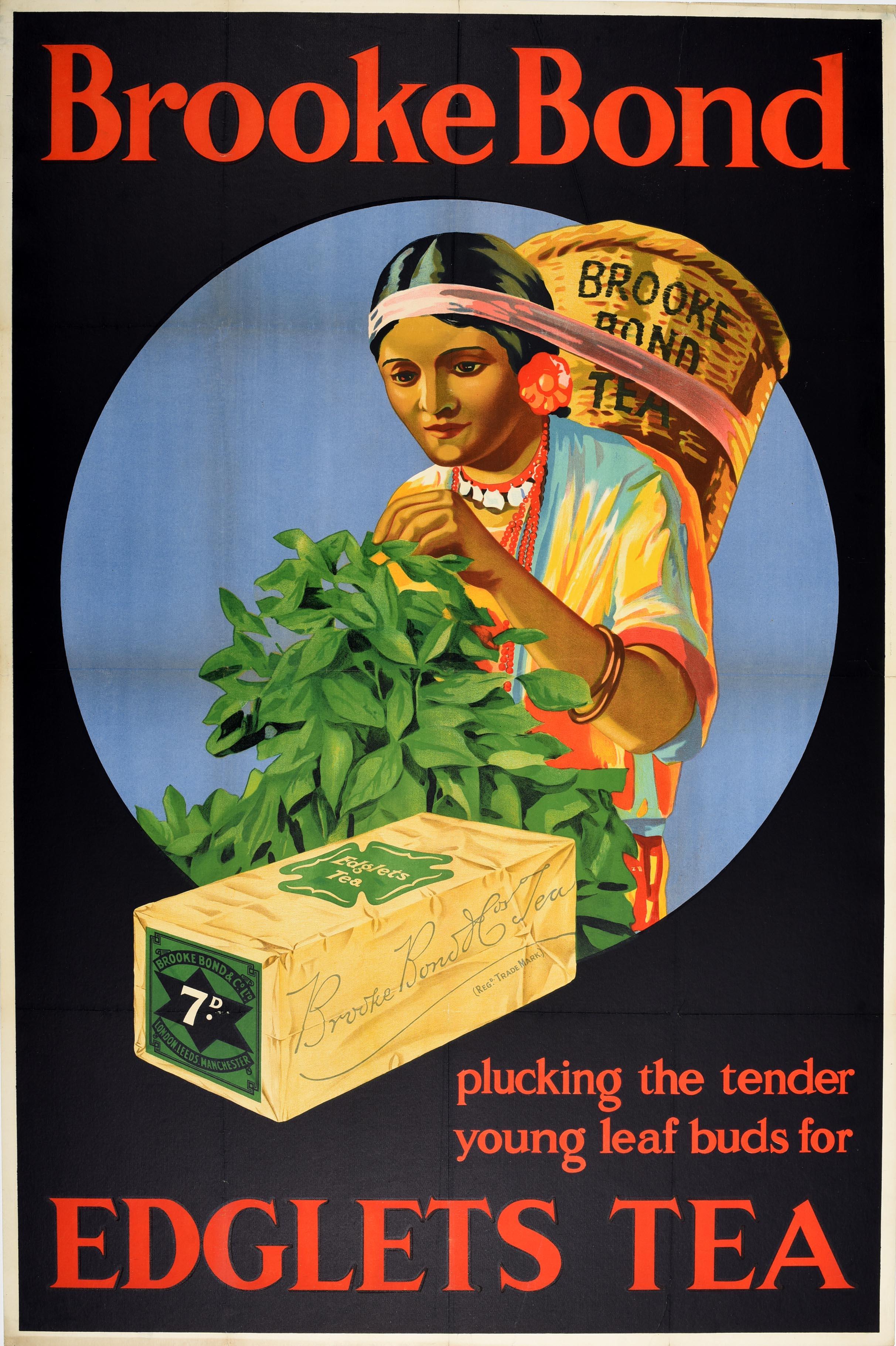 Affiche publicitaire originale vintage pour Brooke Bond - Plucking the tender young leaf buds for Edglets Tea - présentant une superbe image d'une cueilleuse de thé portant une robe colorée avec un panier de thé Brooke Bond sur la tête et une boîte