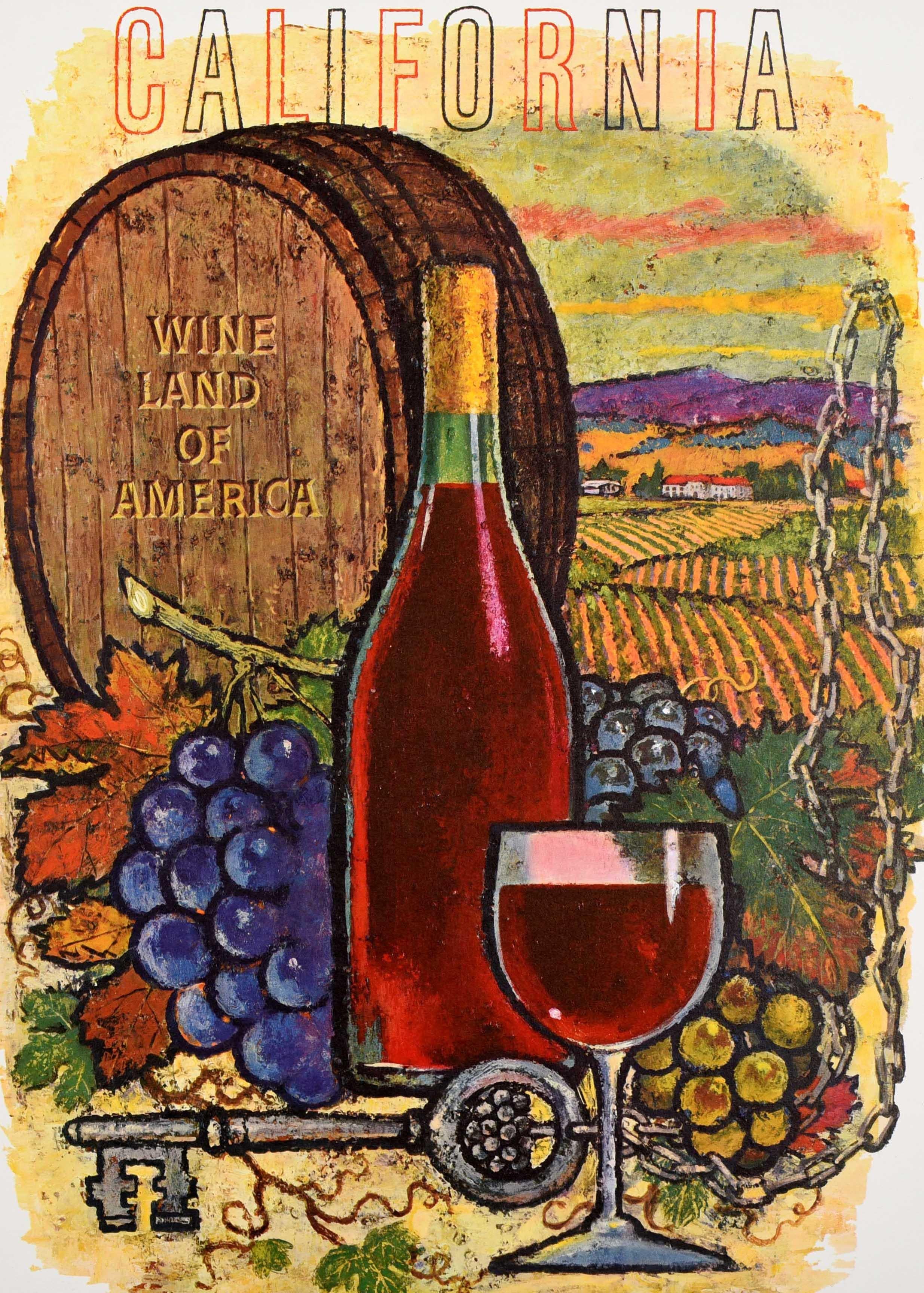 Affiche originale de publicité pour des boissons - California Wine Land of America - avec un dessin coloré d'Amado Gonzalez (1913-2007) représentant une bouteille de vin rouge avec un verre devant un tonneau en bois avec une clé sur une chaîne, des