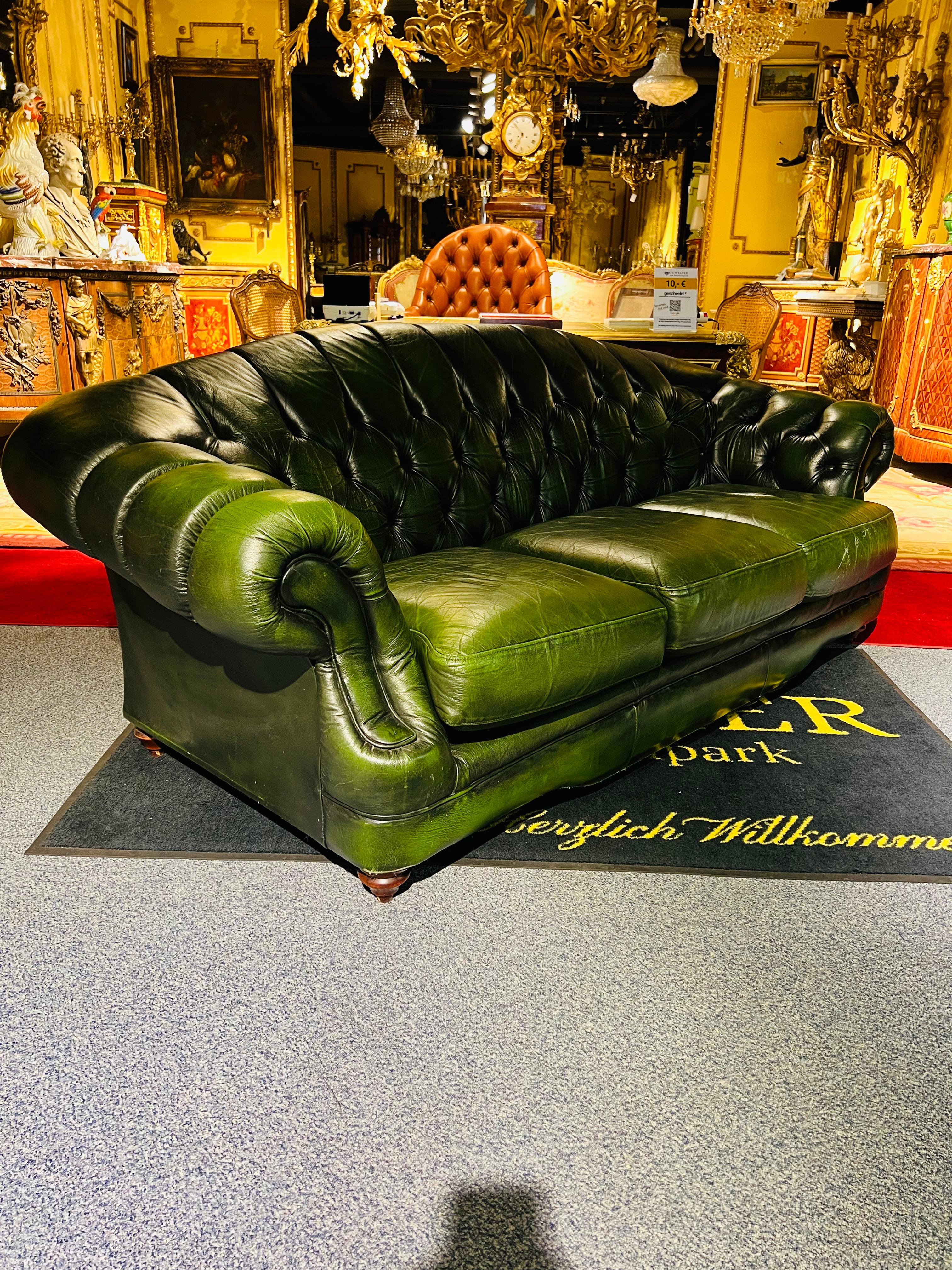 Original vintage English Dark Green Chesterfield Leather Thomas Lloyd Sofa 5