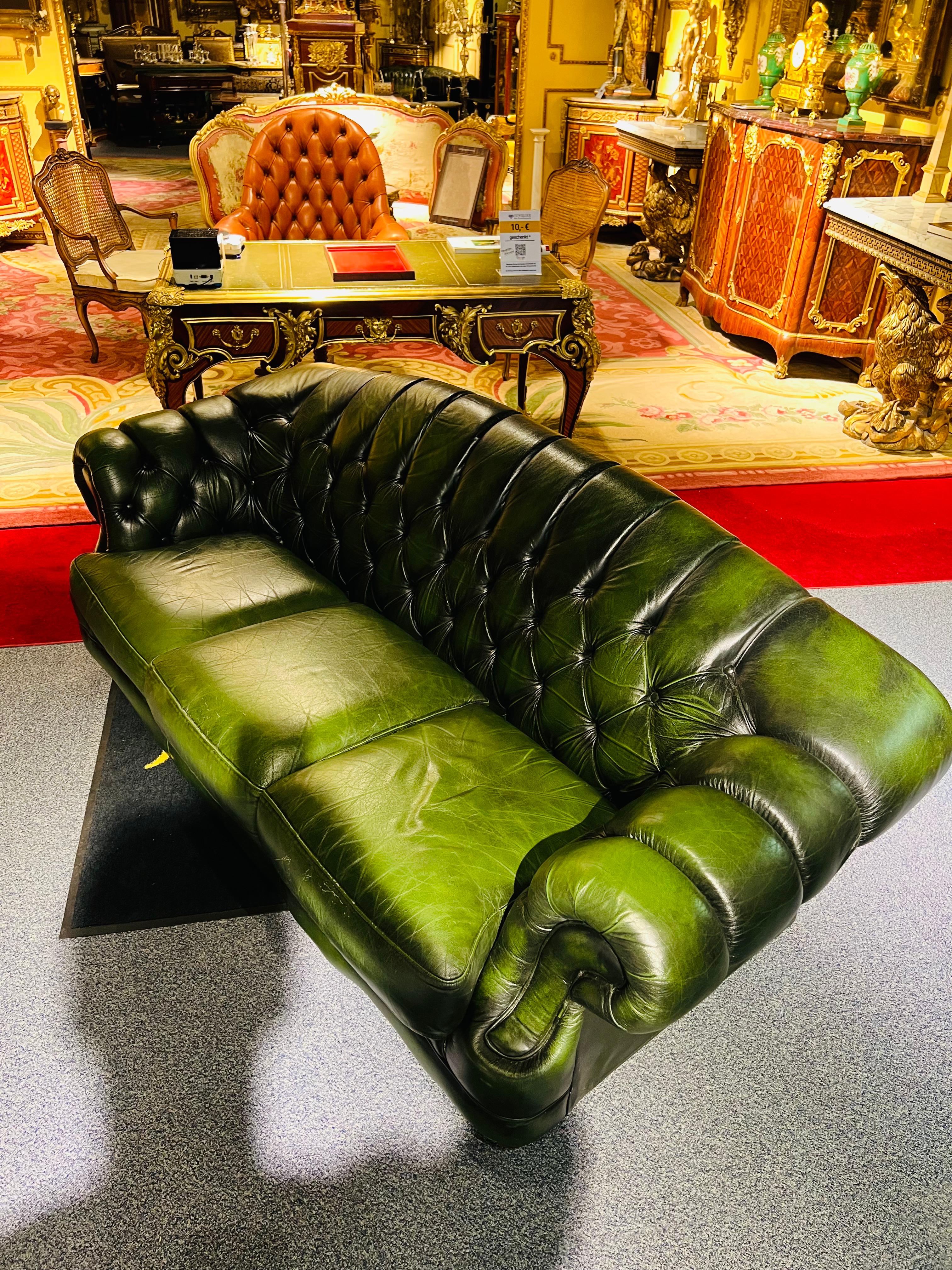 Original vintage English Dark Green Chesterfield Leather Thomas Lloyd Sofa 12