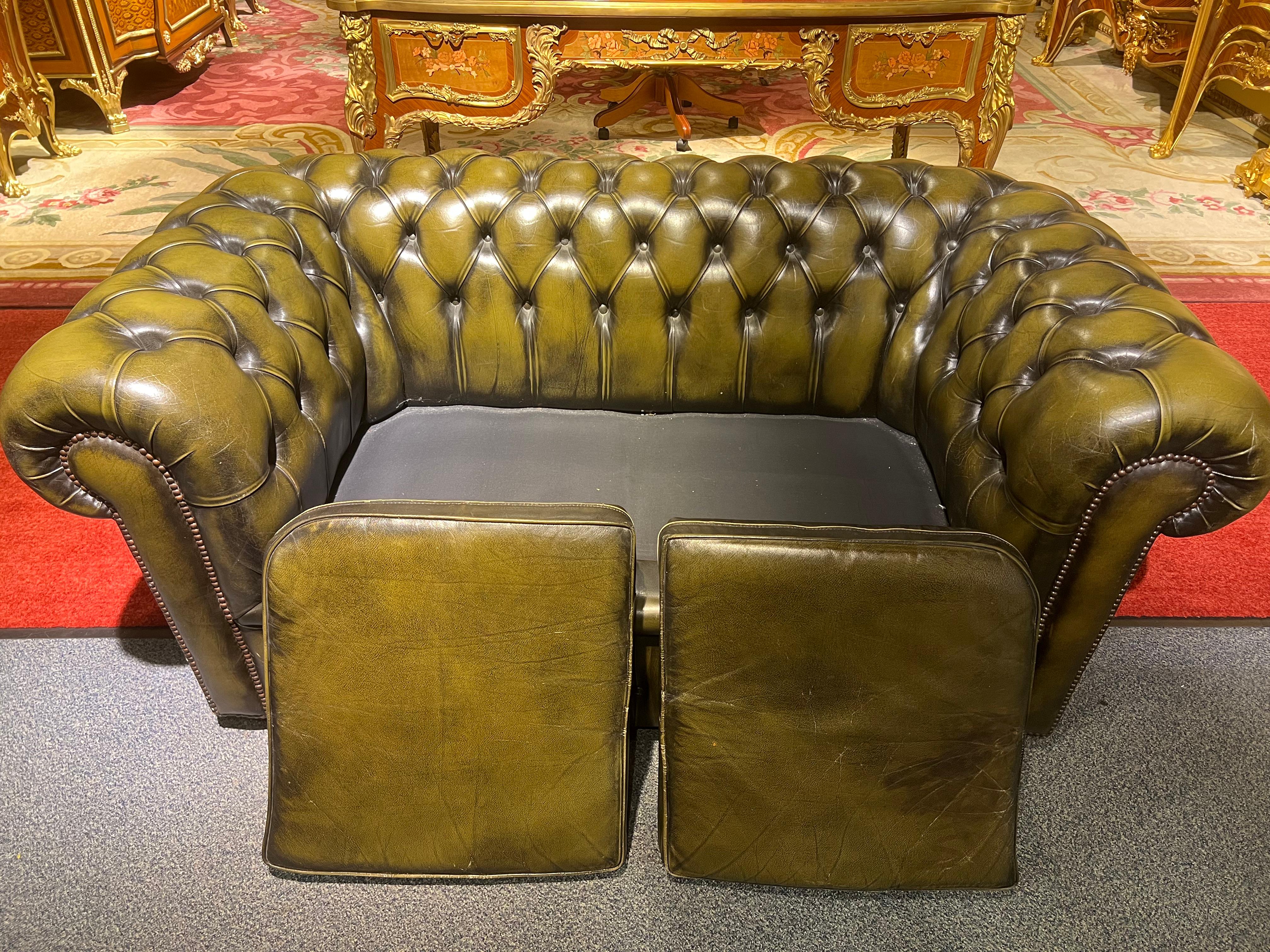 Original Vintage English Dark Green Chesterfield Leather Two Seat Sofa For Sale 9
