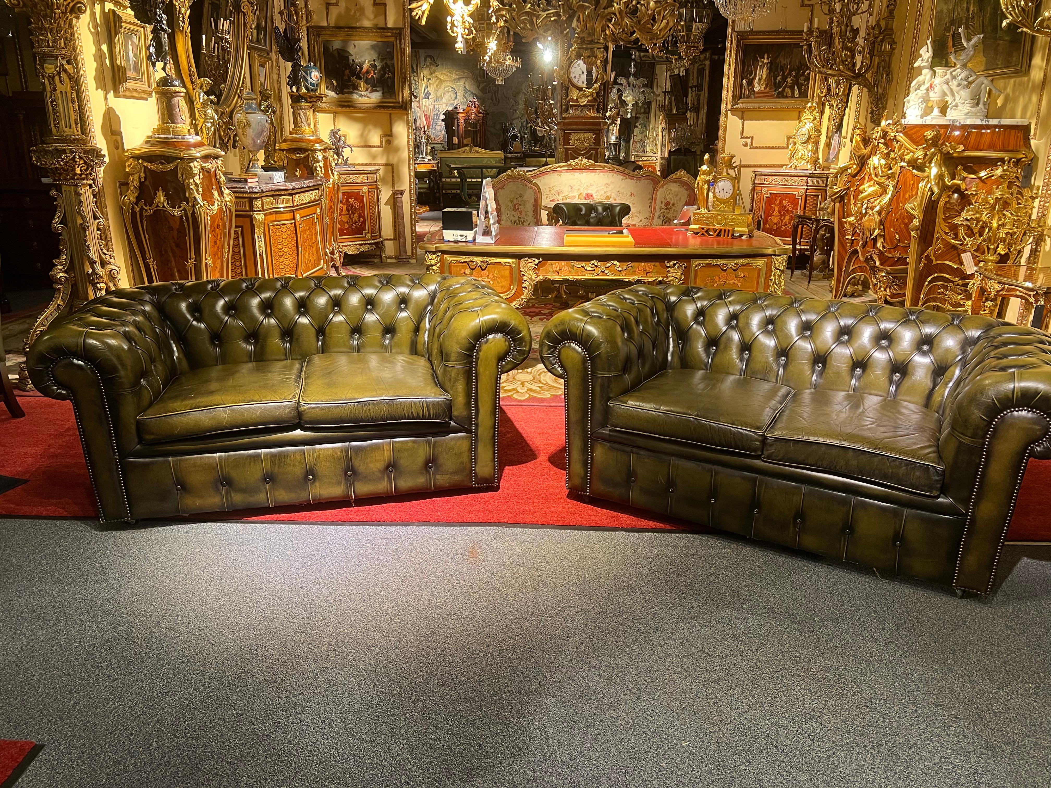 Original Vintage English Dark Green Chesterfield Leather Two Seat Sofa For Sale 13