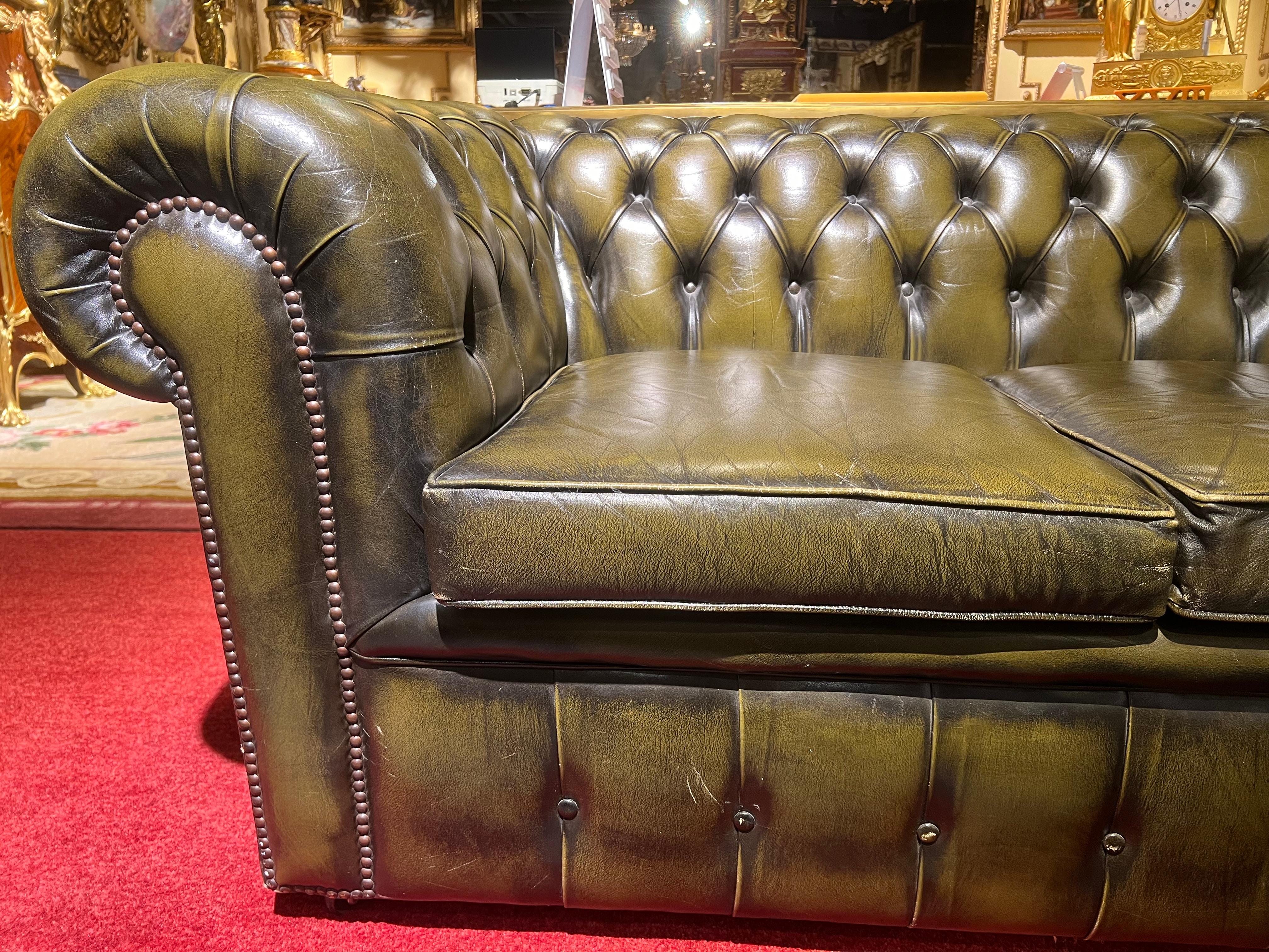 20th Century Original Vintage English Dark Green Chesterfield Leather Two Seat Sofa For Sale