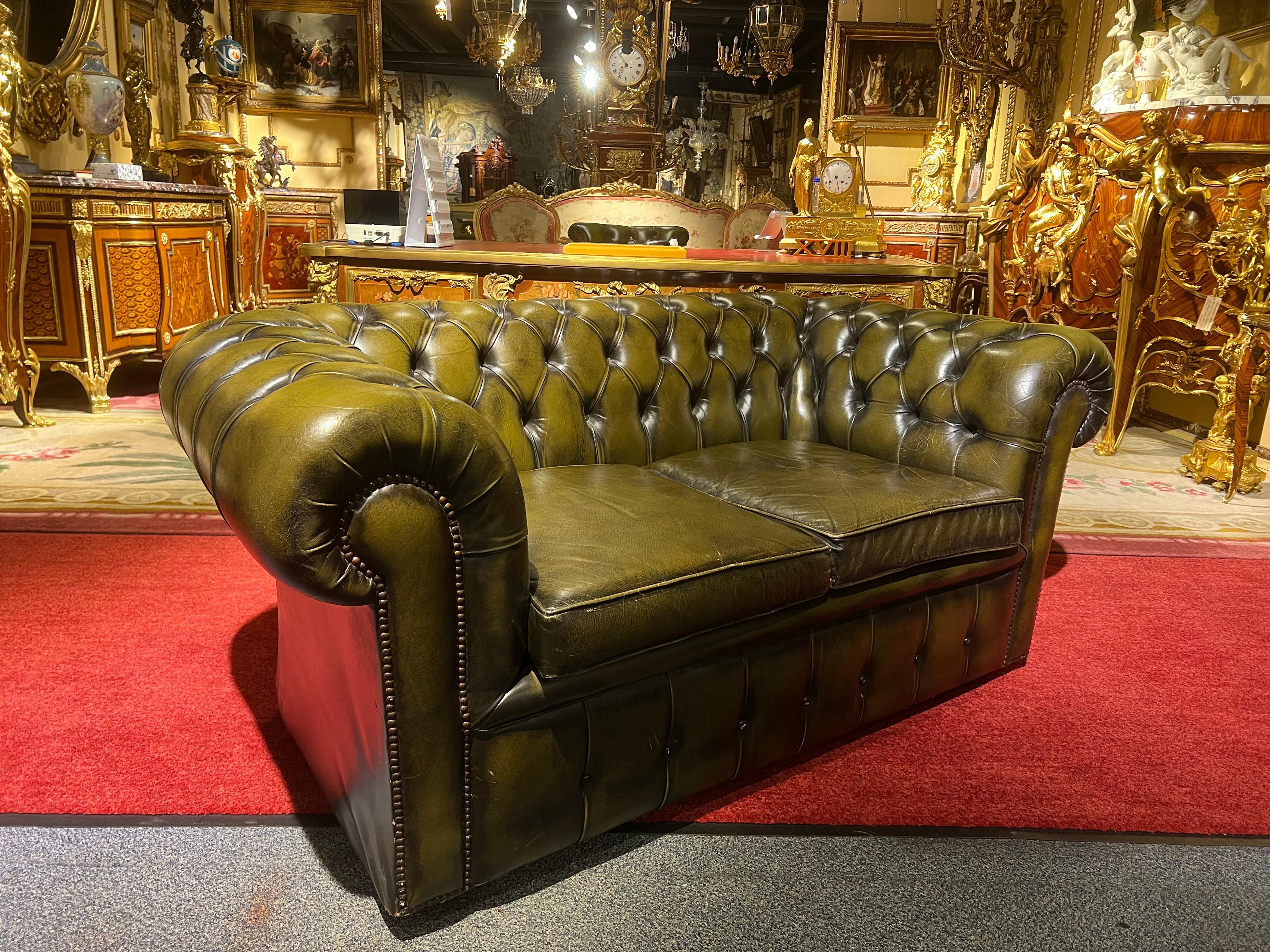 Original Vintage English Dark Green Chesterfield Leather Two Seat Sofa For Sale 2
