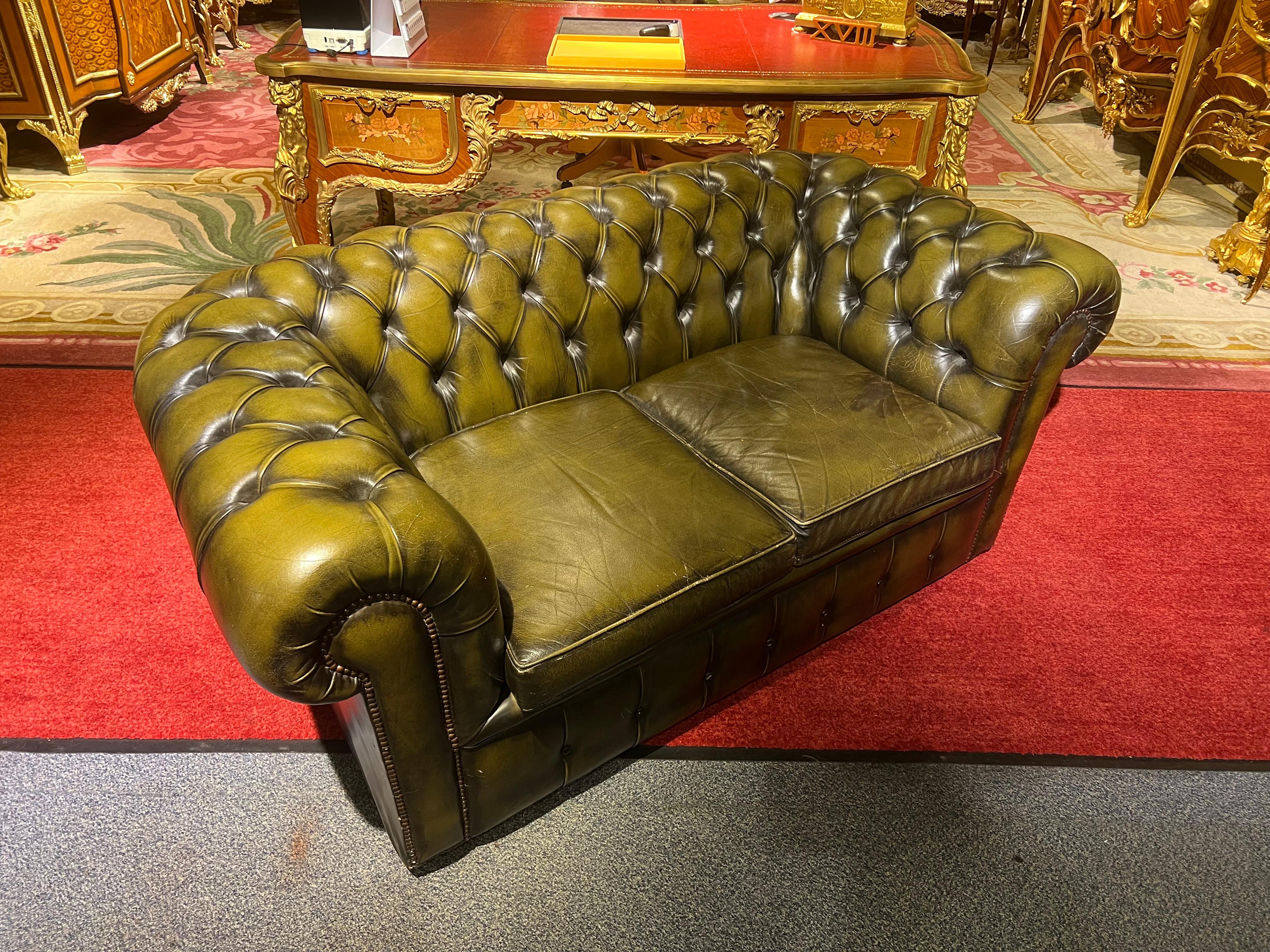 Original Vintage English Dark Green Chesterfield Leather Two Seat Sofa For Sale 3