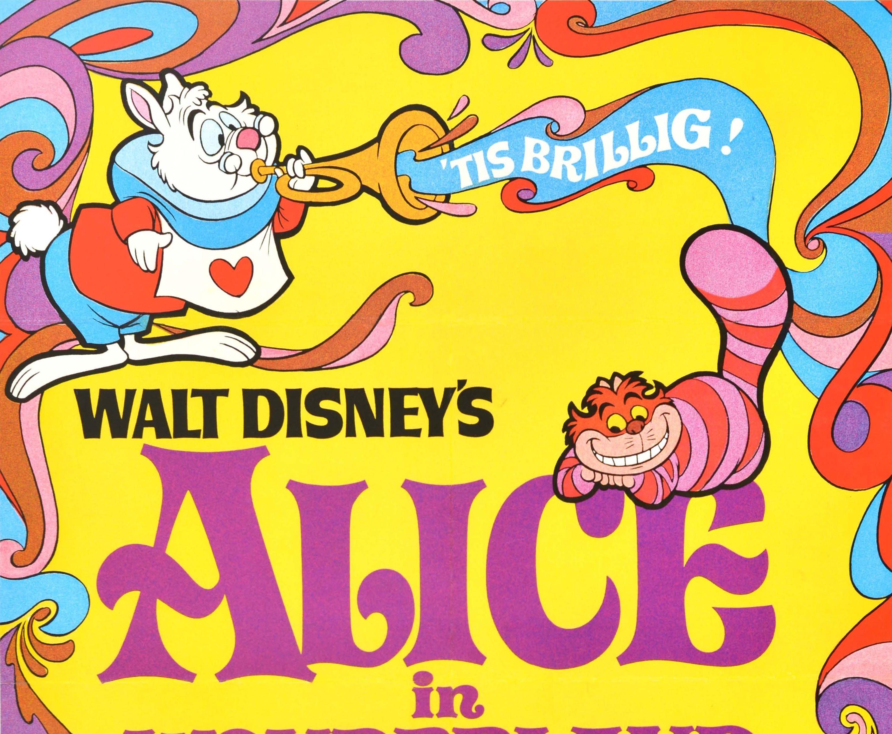 Originales Vintage-Filmplakat für die 1981er Neuauflage des klassischen Walt Disney-Zeichentrickfilms Alice im Wunderland - 'Tis brillig! - der 1951 von Buena Vista Distribution erstmals in Technicolor veröffentlicht wurde. Buntes und lustiges