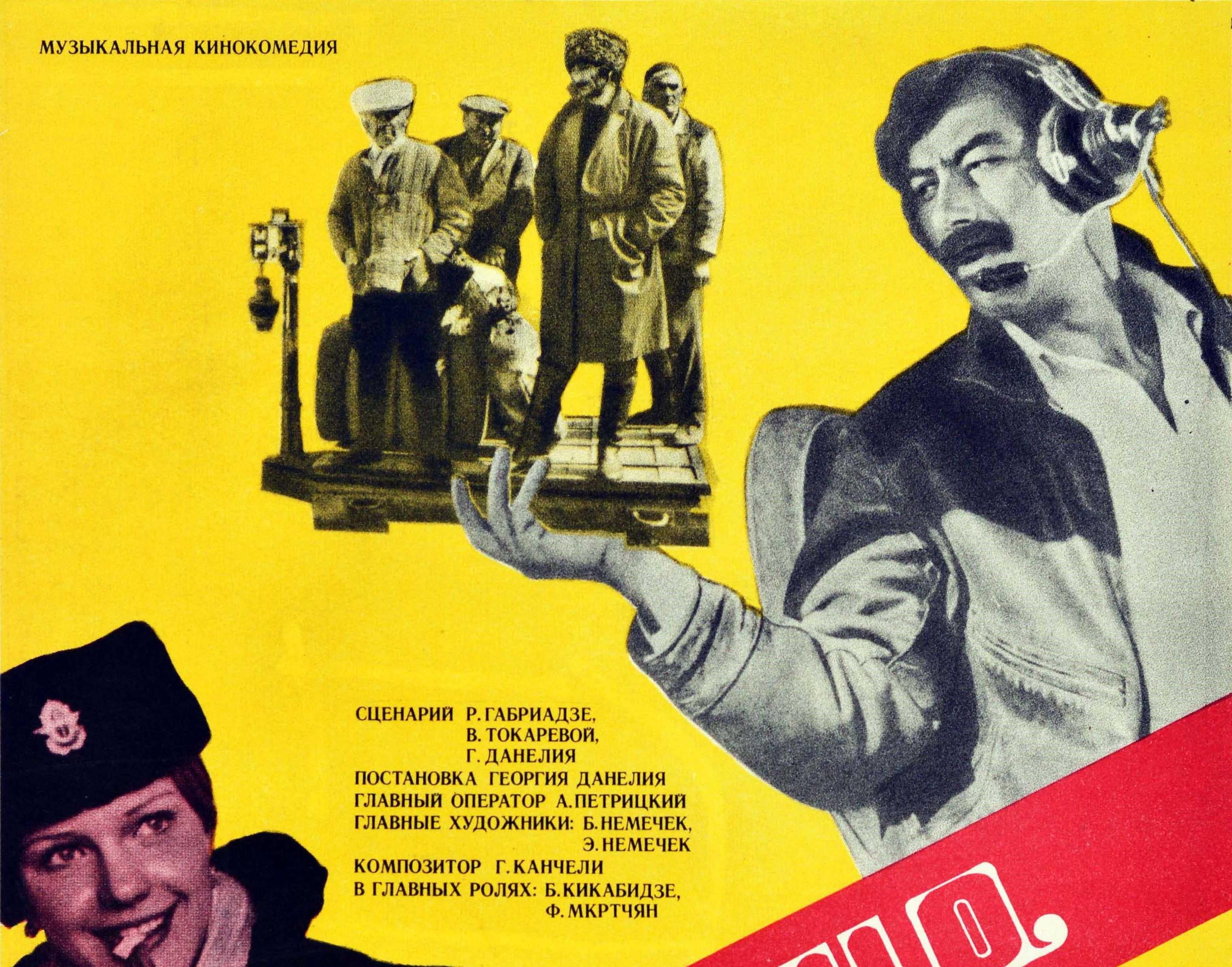Original vintage Soviet movie poster for a classic award winning comedy film that won the 1977 Golden Prize at the 10th Moscow International Film Festival - Mimino - directed by Georgiy Daneliya with director of photography Anatoliy Petritskiy, and