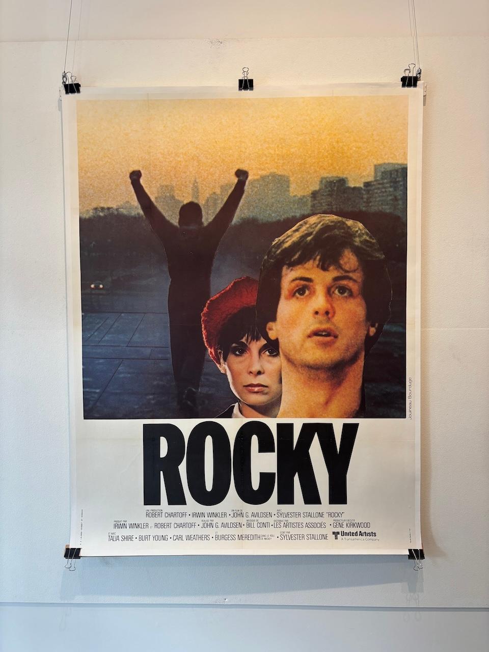 El cartel original de 1976 de Rocky es uno de los más icónicos de la historia del cine: minimalista, emotivo y en perfecta sintonía con la historia de desamparo que convirtió la película en un fenómeno.

Condición	
Bien

Formato	
Respaldo de