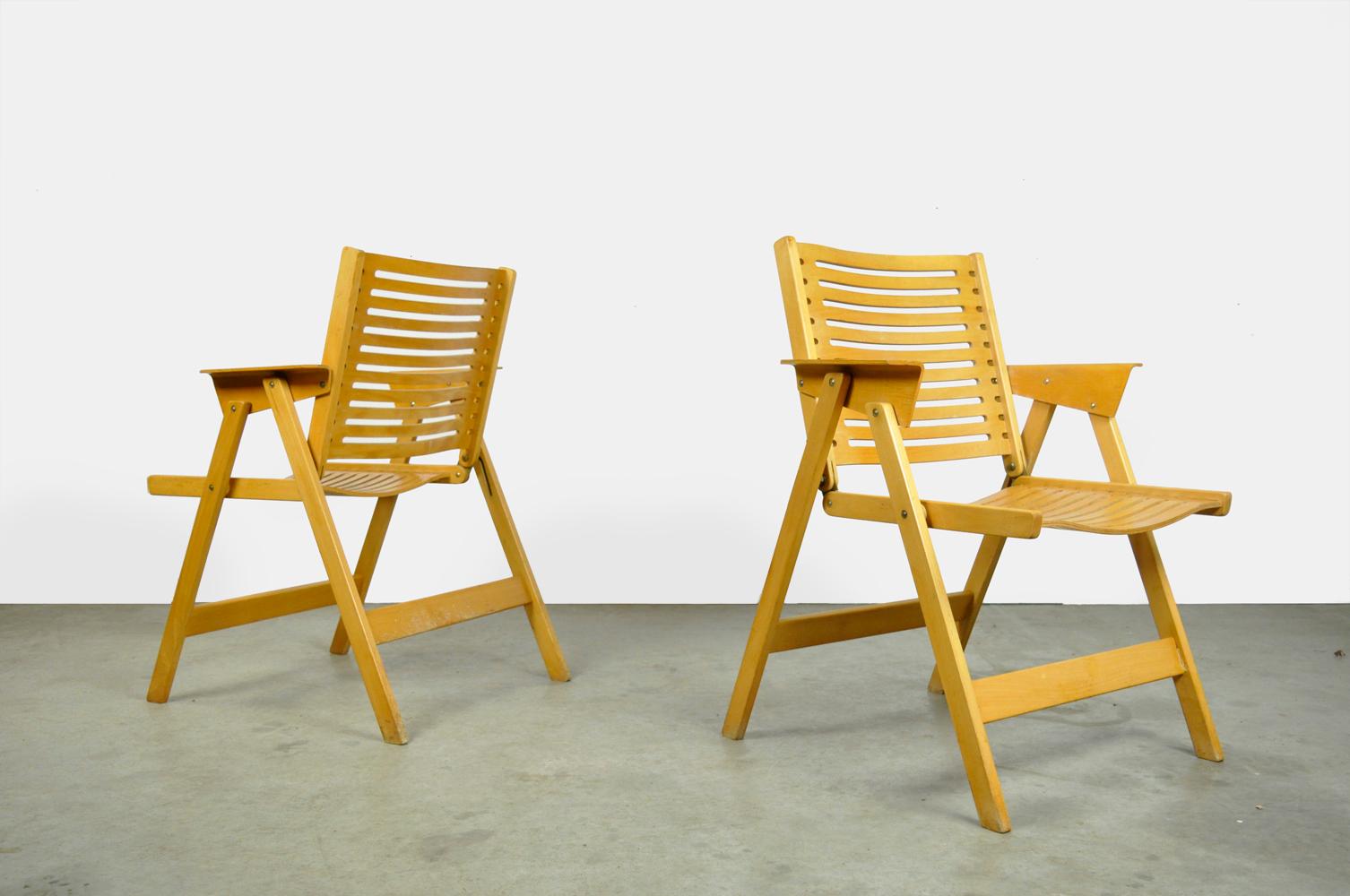 Original vintage folding beech armchairs/dining table chairs designed in the 1950s by the Slovenian architect Niko Kralj (1920-2013) for Stol. The chairs consist of solid beech seats and beautifully designed beech plywood armrests. The appearance of