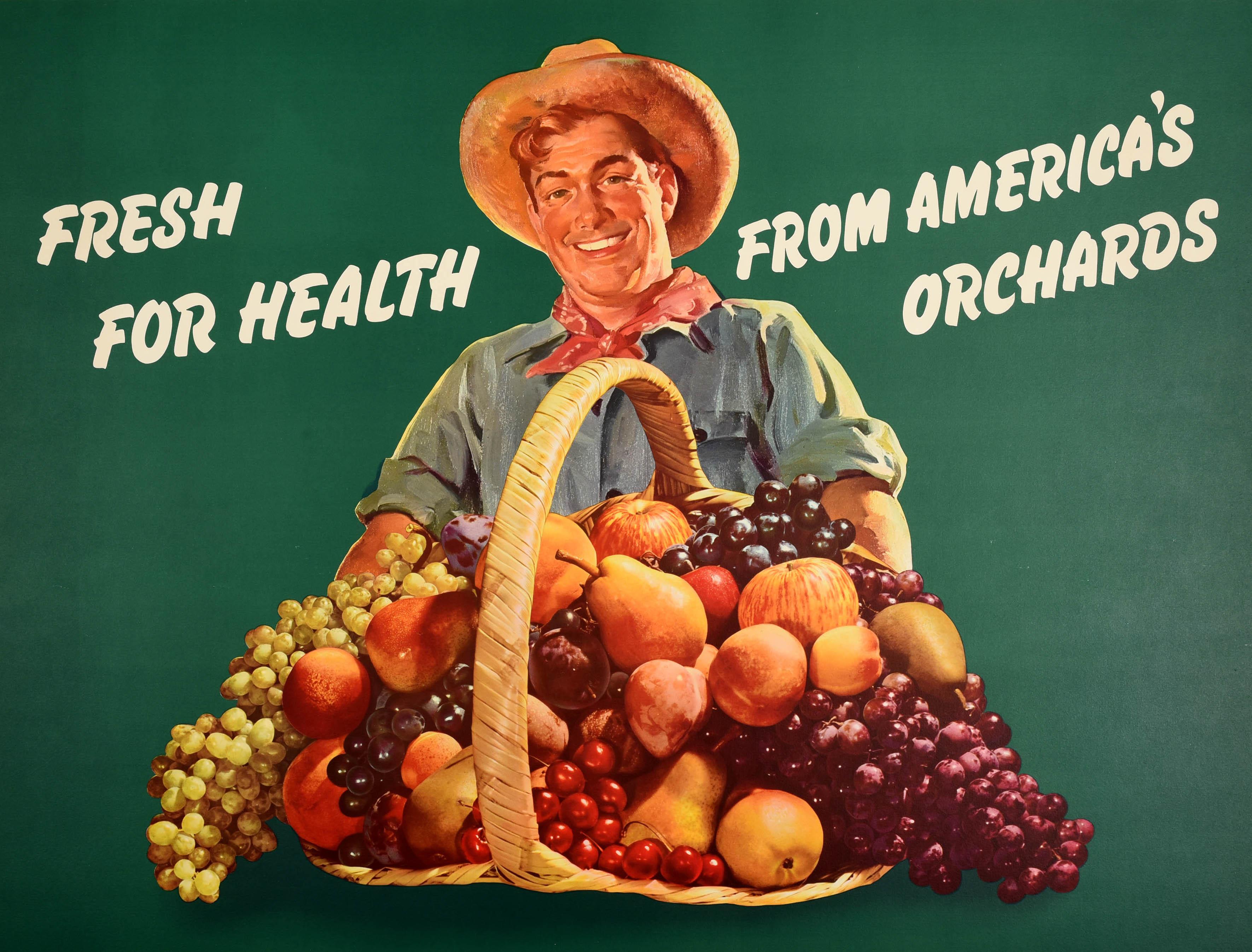 Original Vintage Food Poster - Fresh For Health From America's Orchards - mit einem großartigen Design, das einen lächelnden Farmer mit Hut und rotem Halstuch mit hochgekrempelten Hemdsärmeln zeigt, der dem Betrachter einen Korb mit frischem Obst