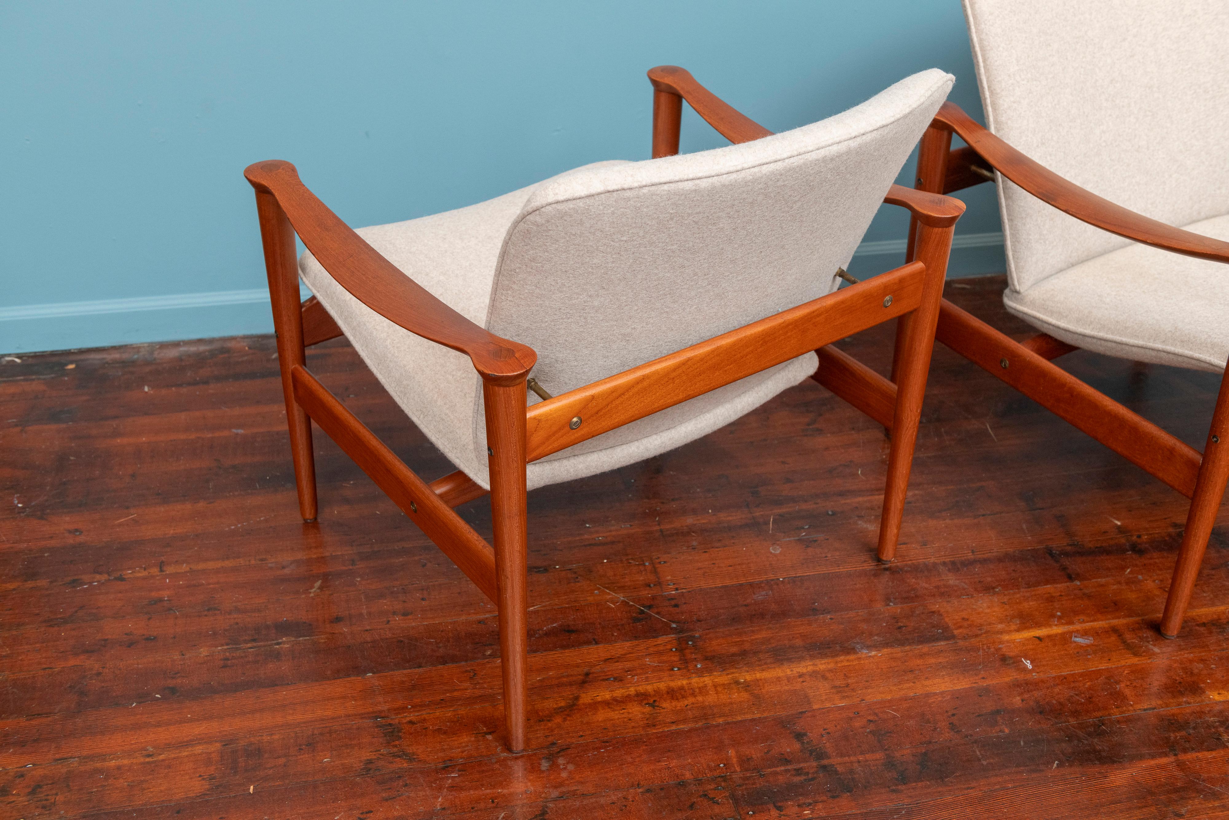 Original Vintage Fredrik A. Kayser Model 711 Lounge Chairs 3