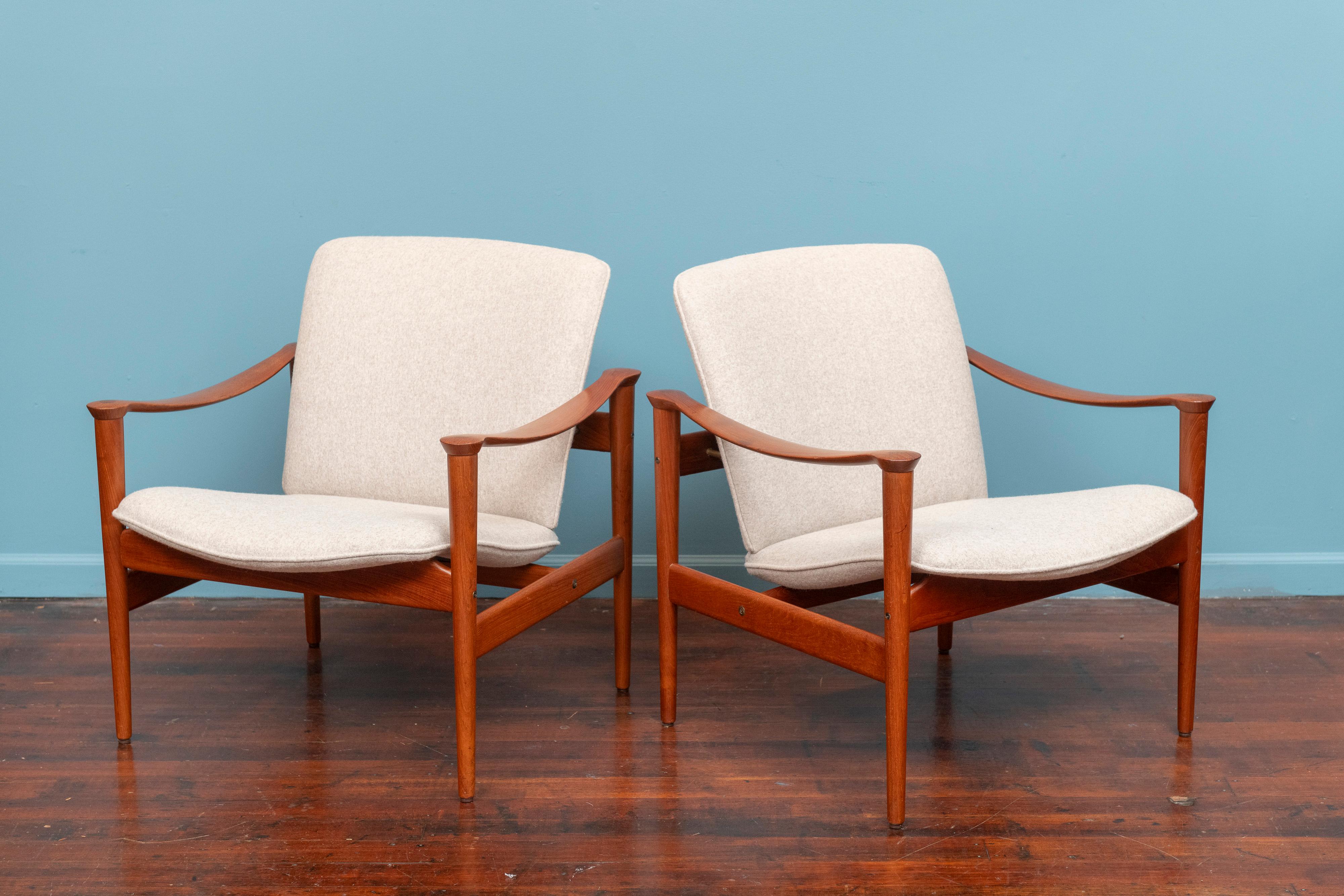 Original Vintage Fredrik A. Kayser Model 711 Lounge Chairs In Good Condition In San Francisco, CA
