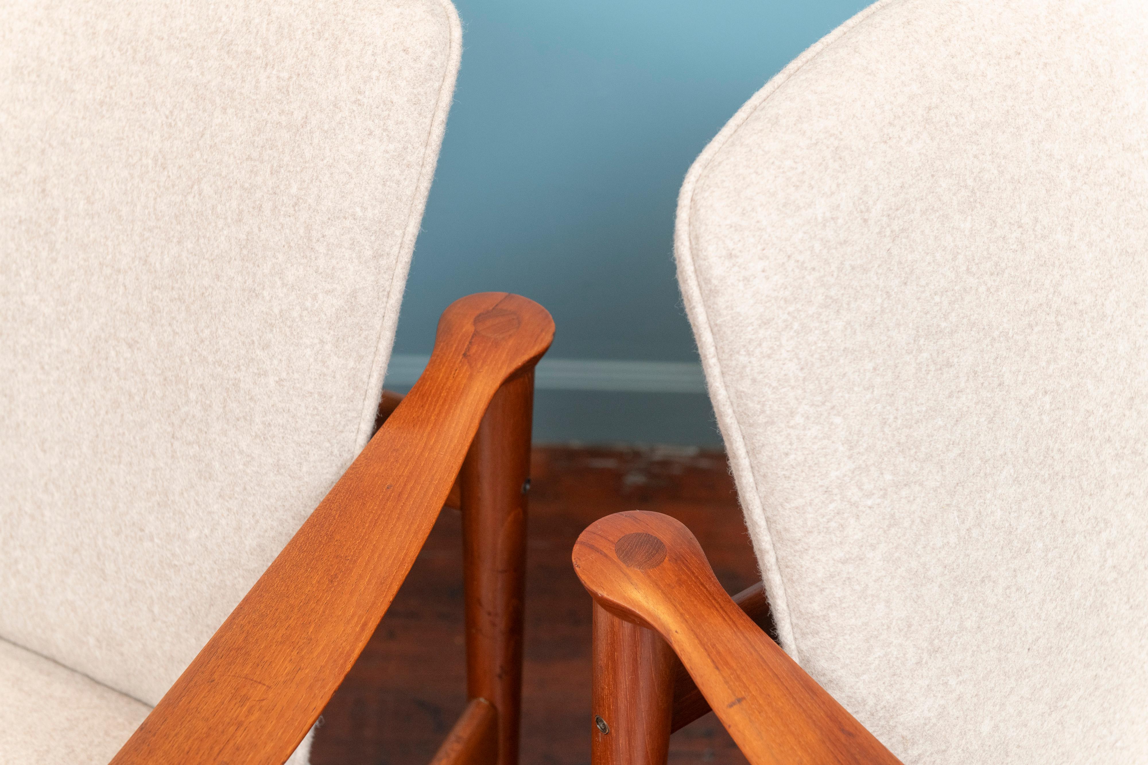 Mid-20th Century Original Vintage Fredrik A. Kayser Model 711 Lounge Chairs