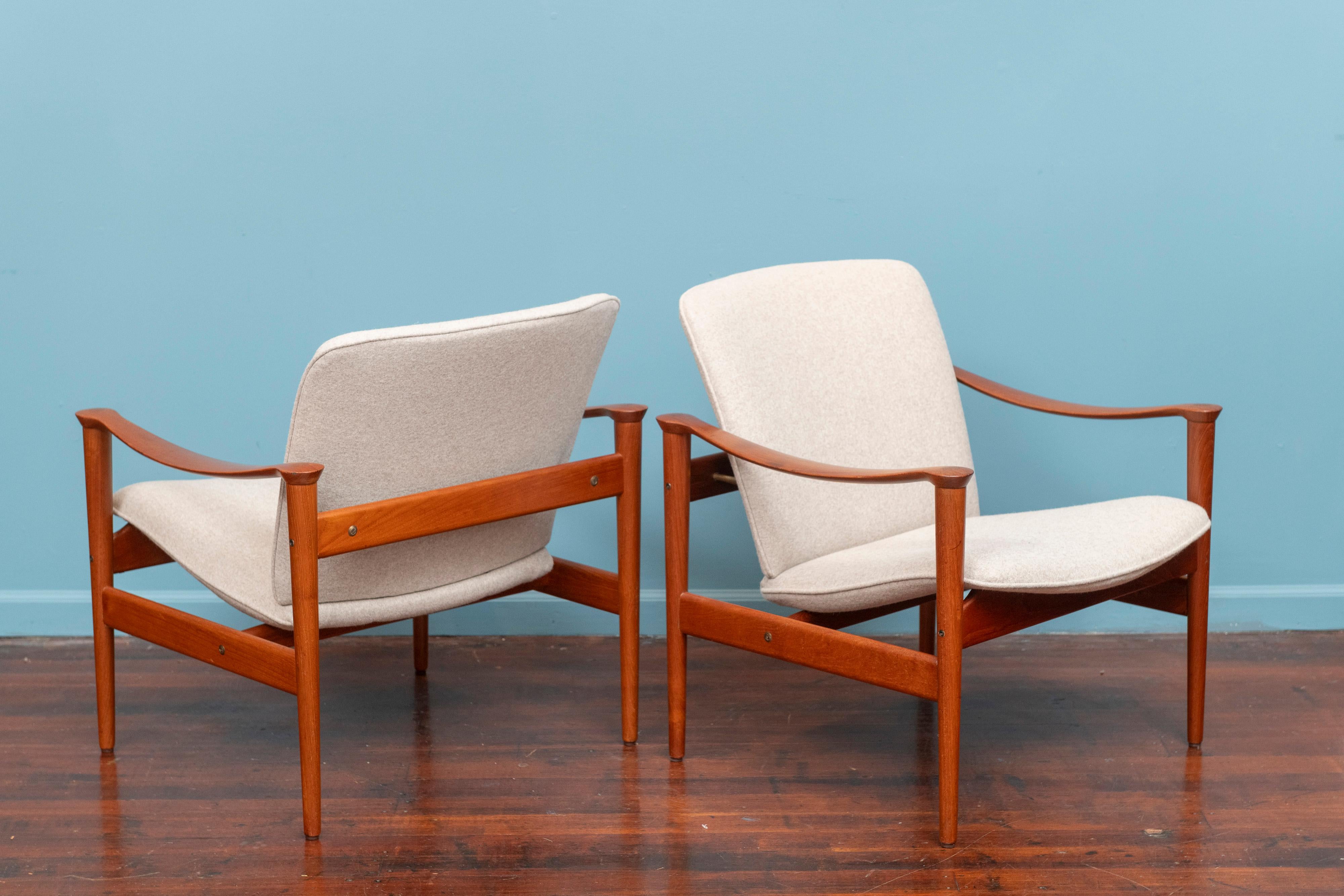 Original Vintage Fredrik A. Kayser Model 711 Lounge Chairs 1