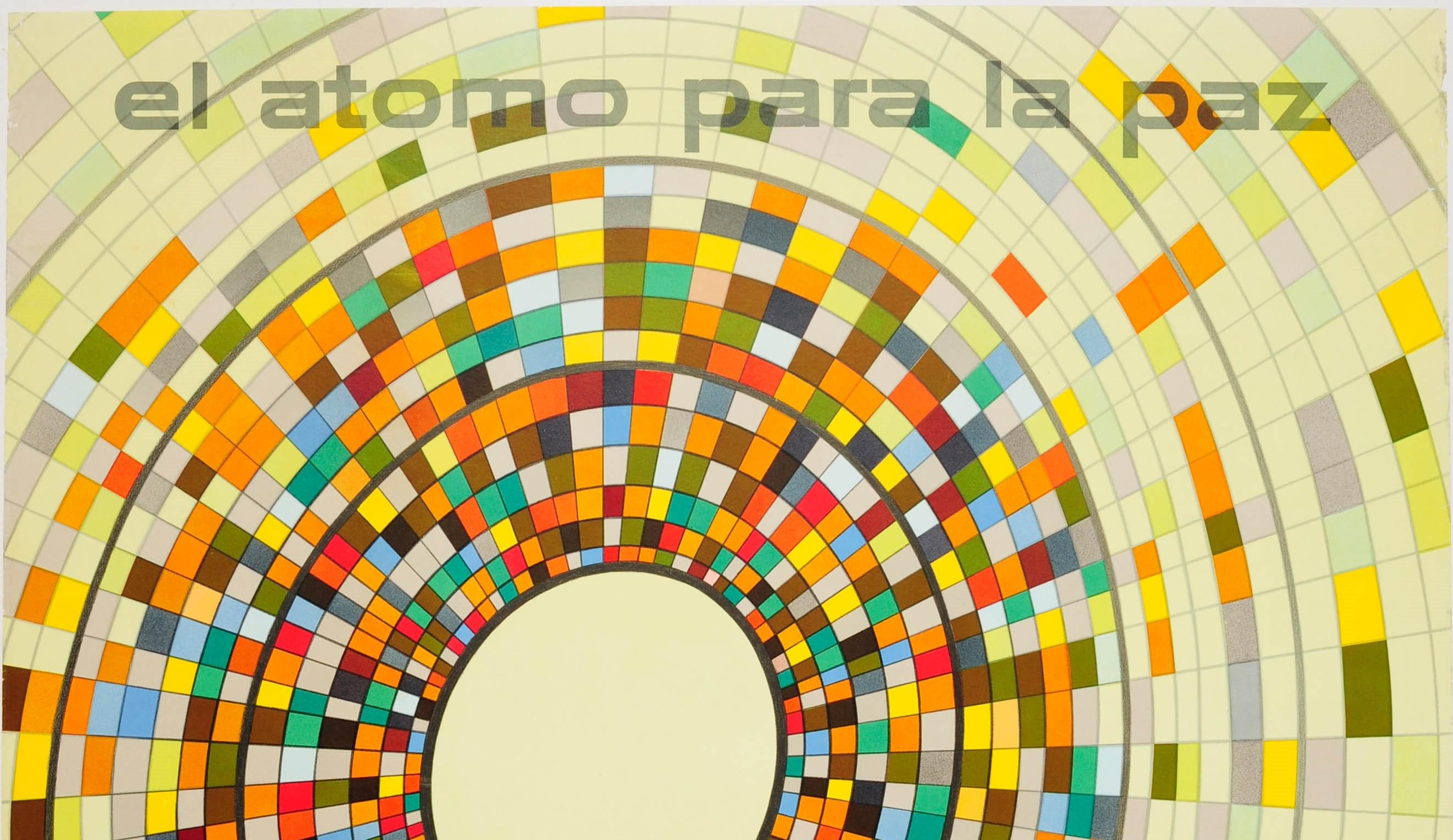 Originalplakat von General Dynamics zur Werbung für El Atomo Para La Paz Solar Dynamics des Illustrators, Typografen und Grafikdesigners Erik Nitsche (1908-1998). Großartige Illustration mit mehrfarbigen Quadraten, die von dunklen zu verblassten